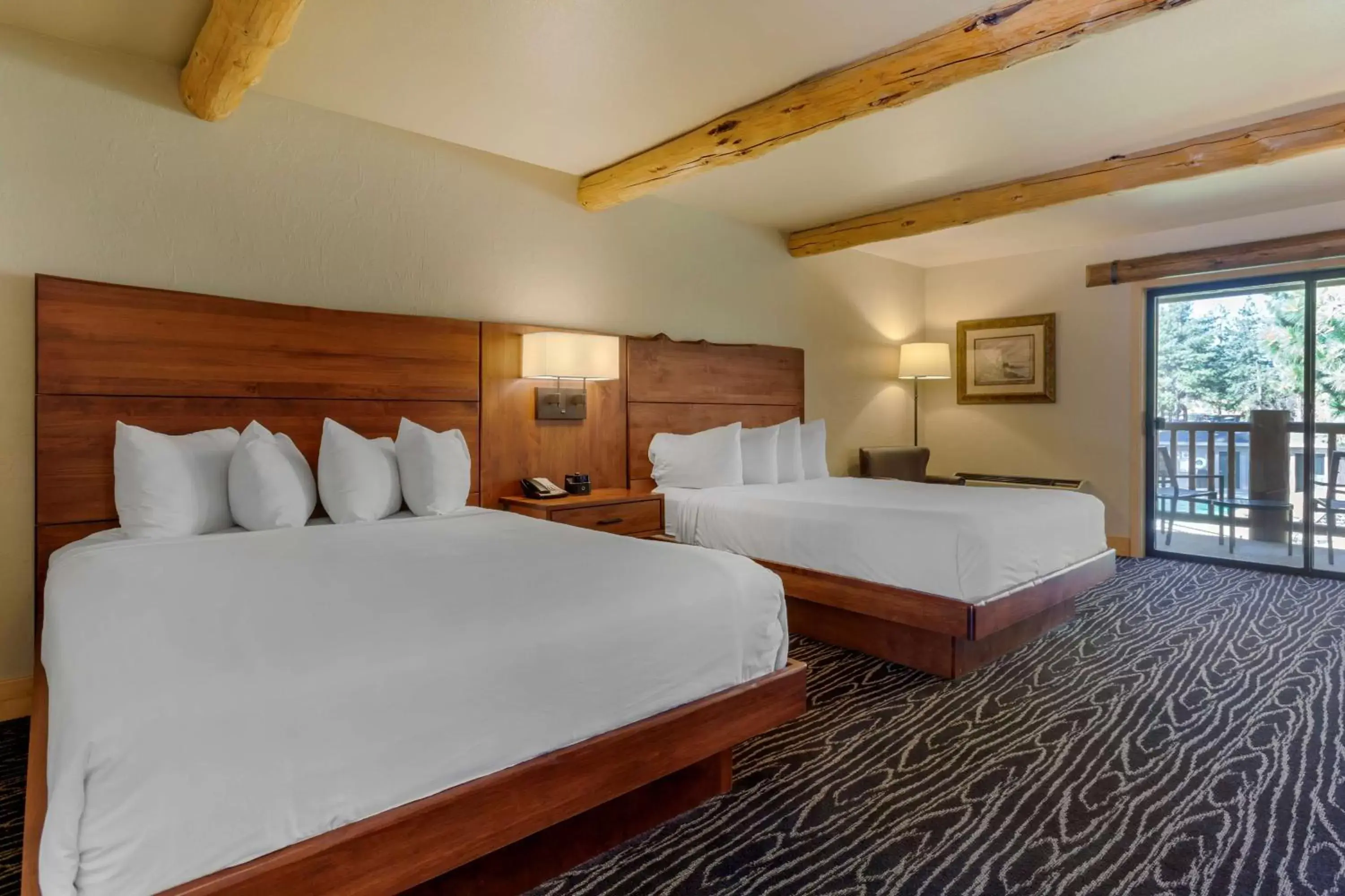 Photo of the whole room, Bed in Best Western Ponderosa Lodge