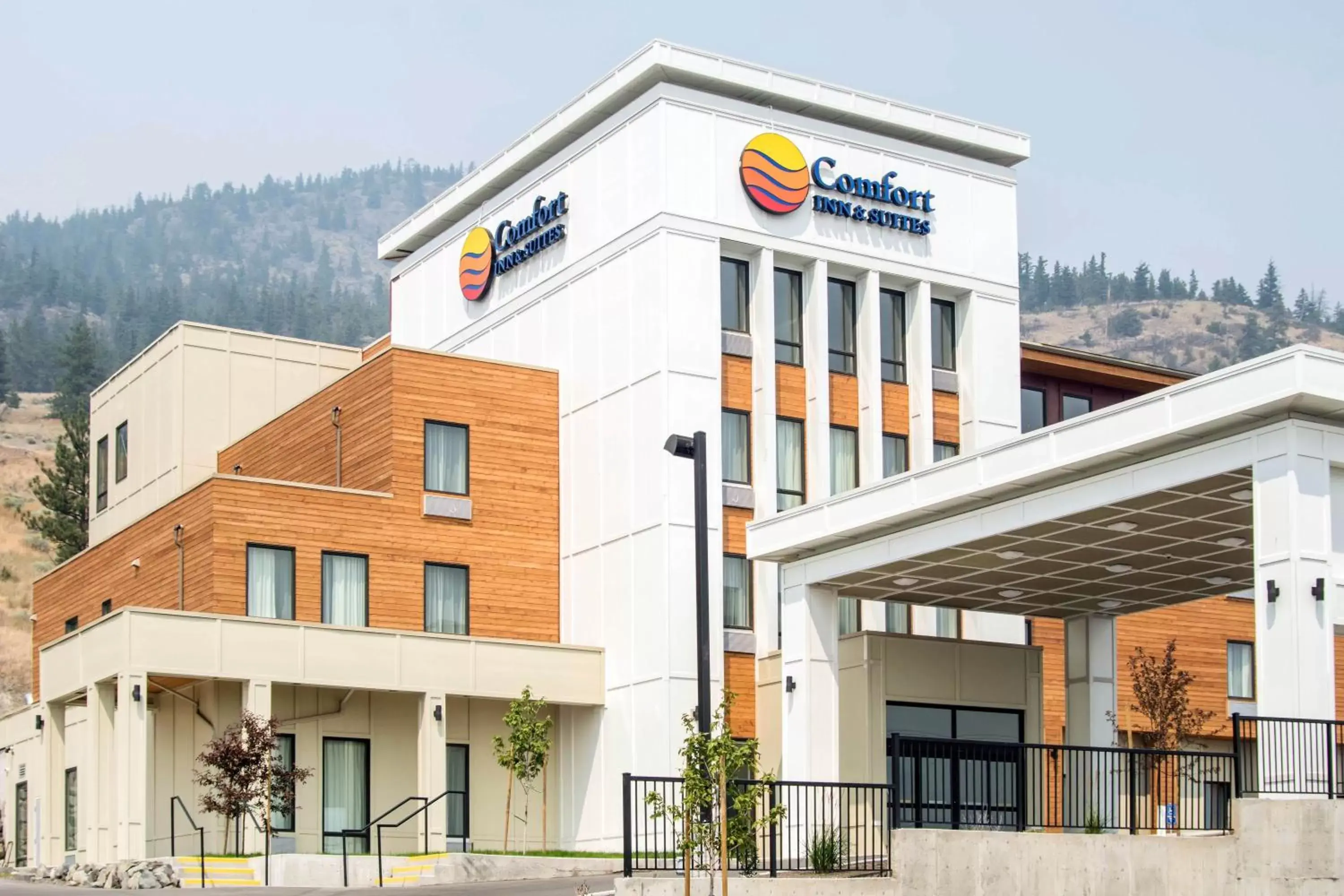 Facade/entrance, Property Building in Comfort Inn & Suites Merritt