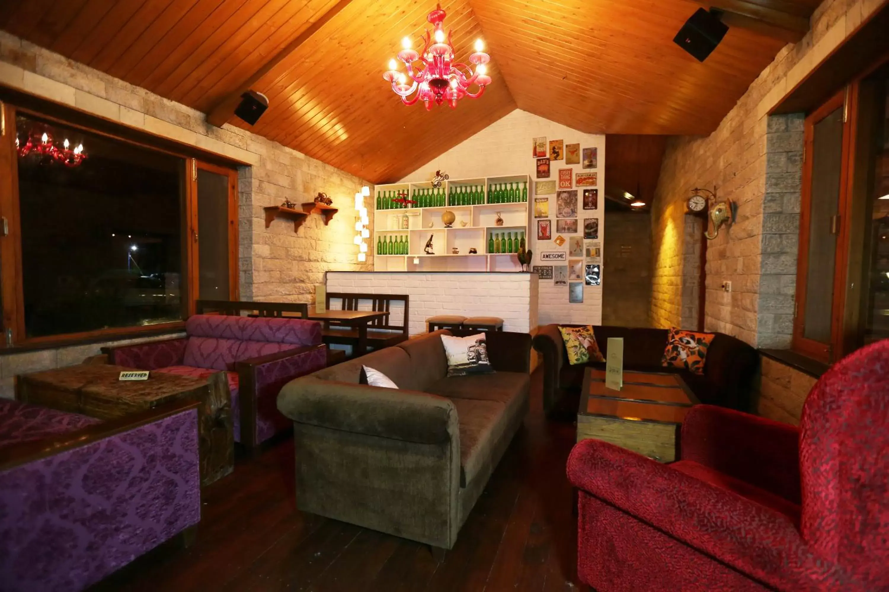 Lounge or bar, Lounge/Bar in Larisa Resort Manali