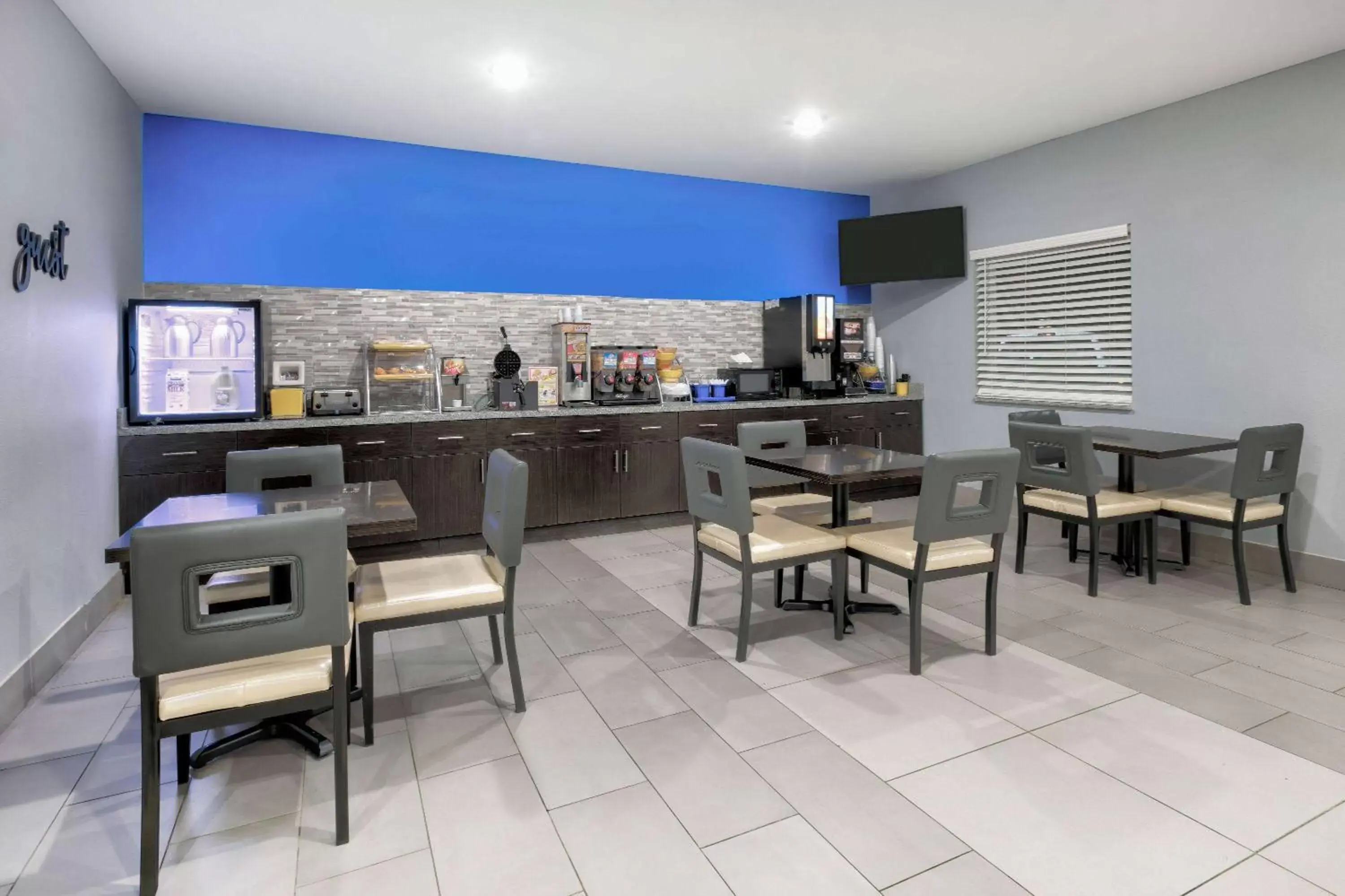 Coffee/tea facilities in Days Inn by Wyndham Zachary LA