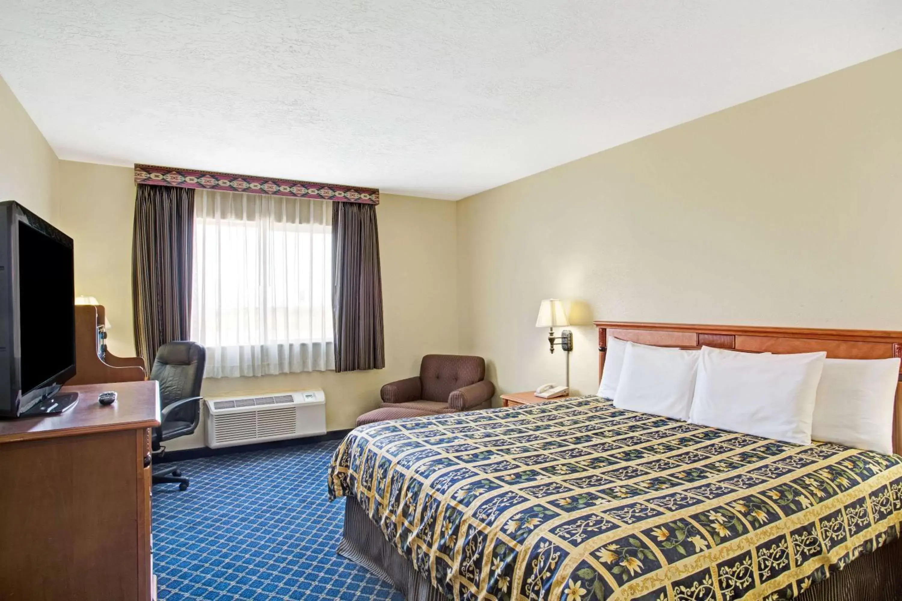 Photo of the whole room, Bed in Days Inn by Wyndham Brigham City