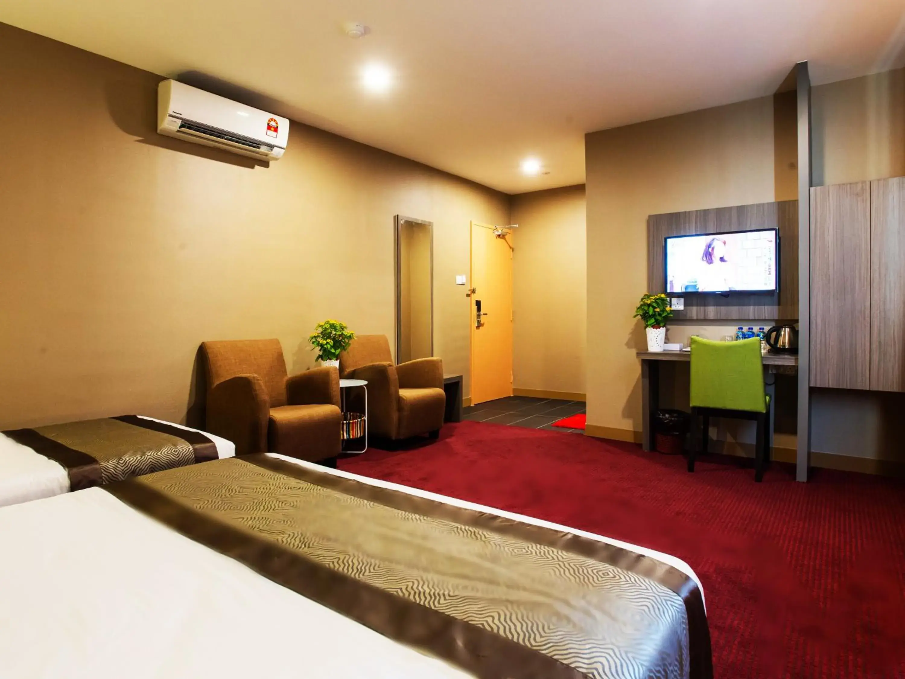 Bedroom, Lounge/Bar in LS Hotel