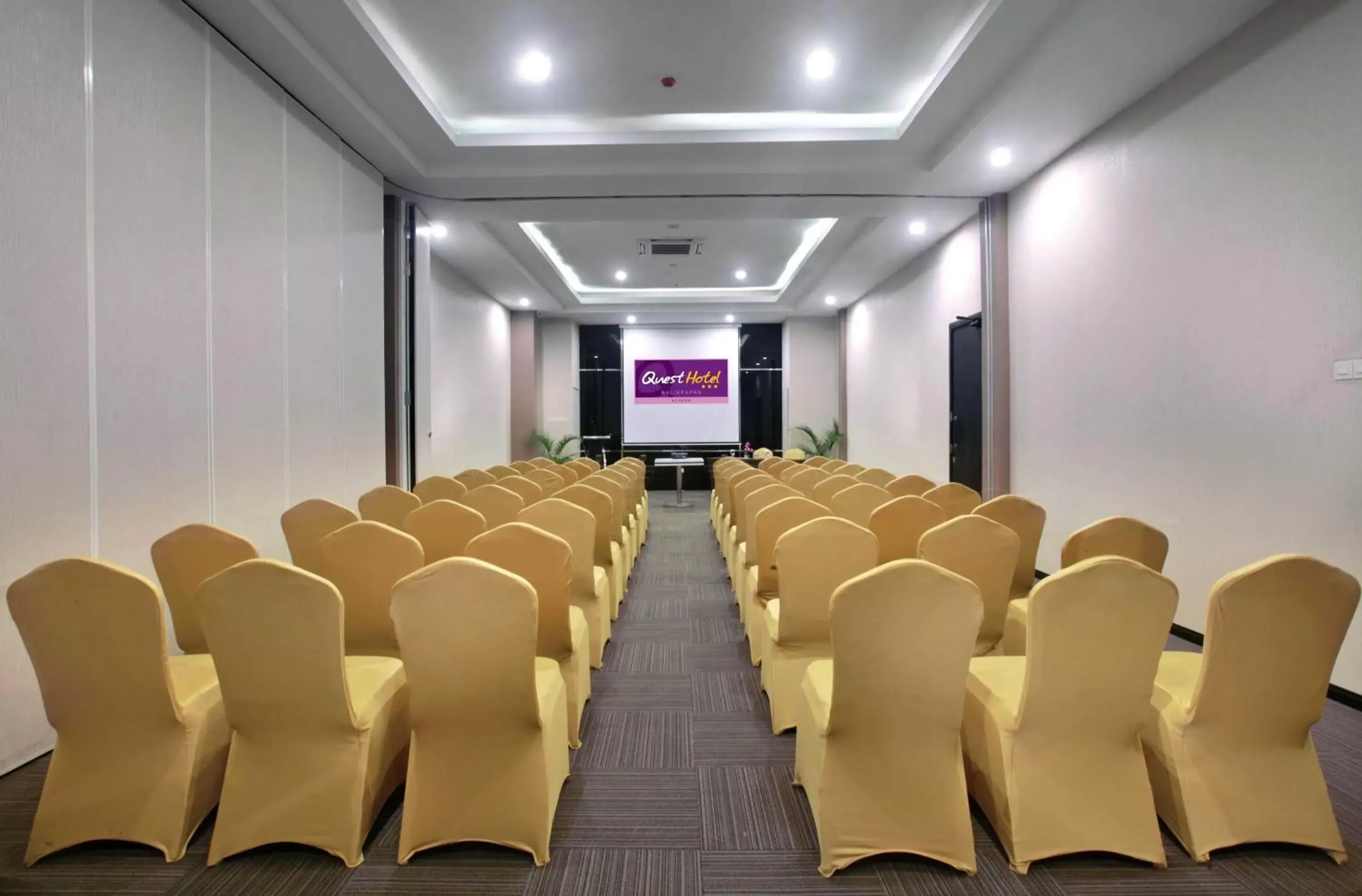 Activities, Business Area/Conference Room in Quest Hotel Balikpapan by ASTON