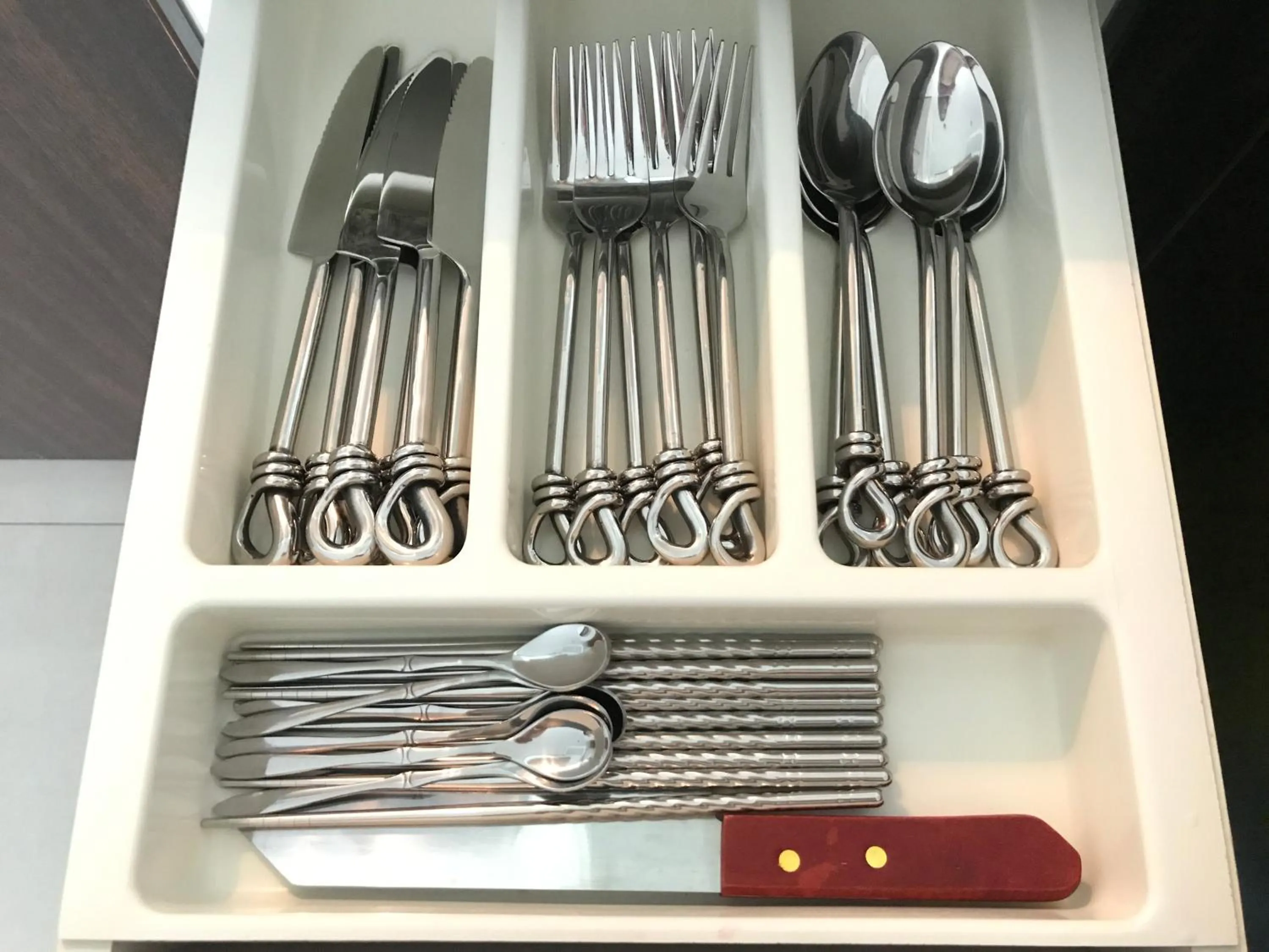 Kitchen or kitchenette, Kitchen/Kitchenette in Twin Peaks Sukhumvit Suites