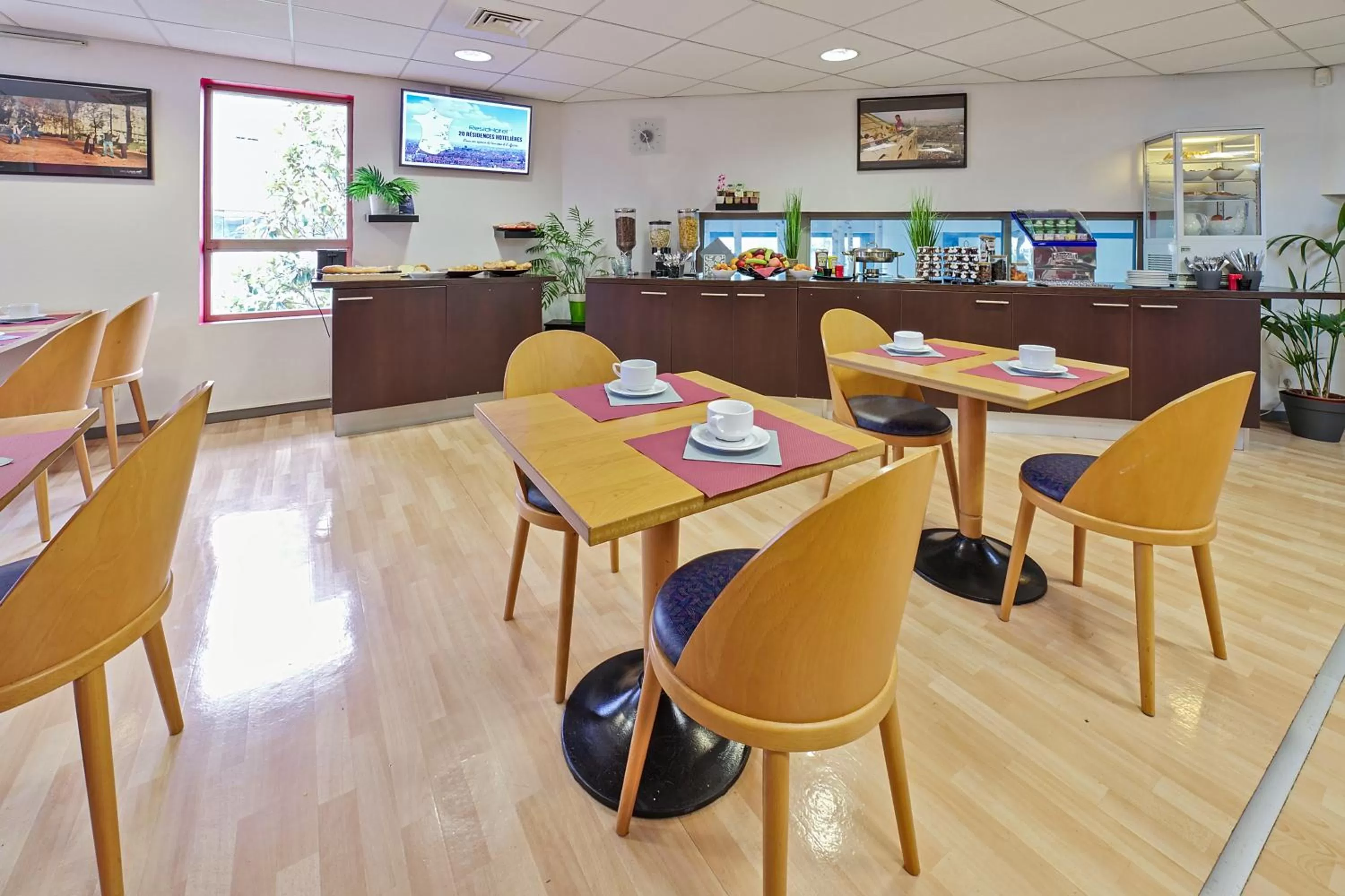 Restaurant/places to eat in Residhotel Lyon Part Dieu