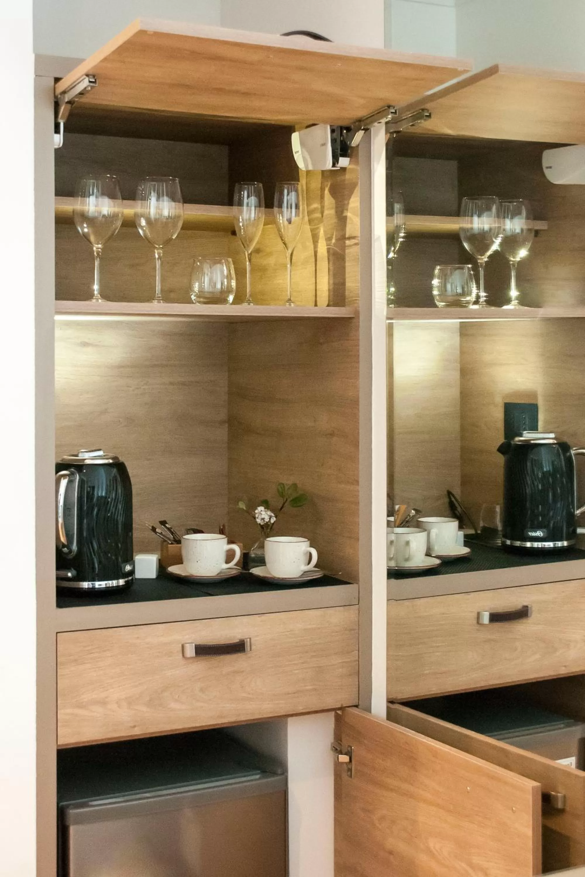 Coffee/tea facilities in Pura Lodge