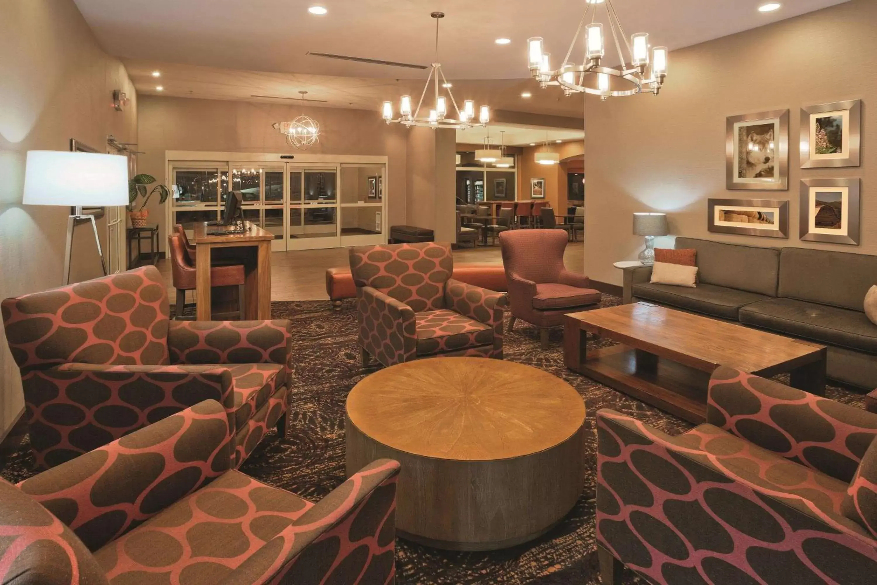 Lobby or reception, Lounge/Bar in La Quinta by Wyndham Butte