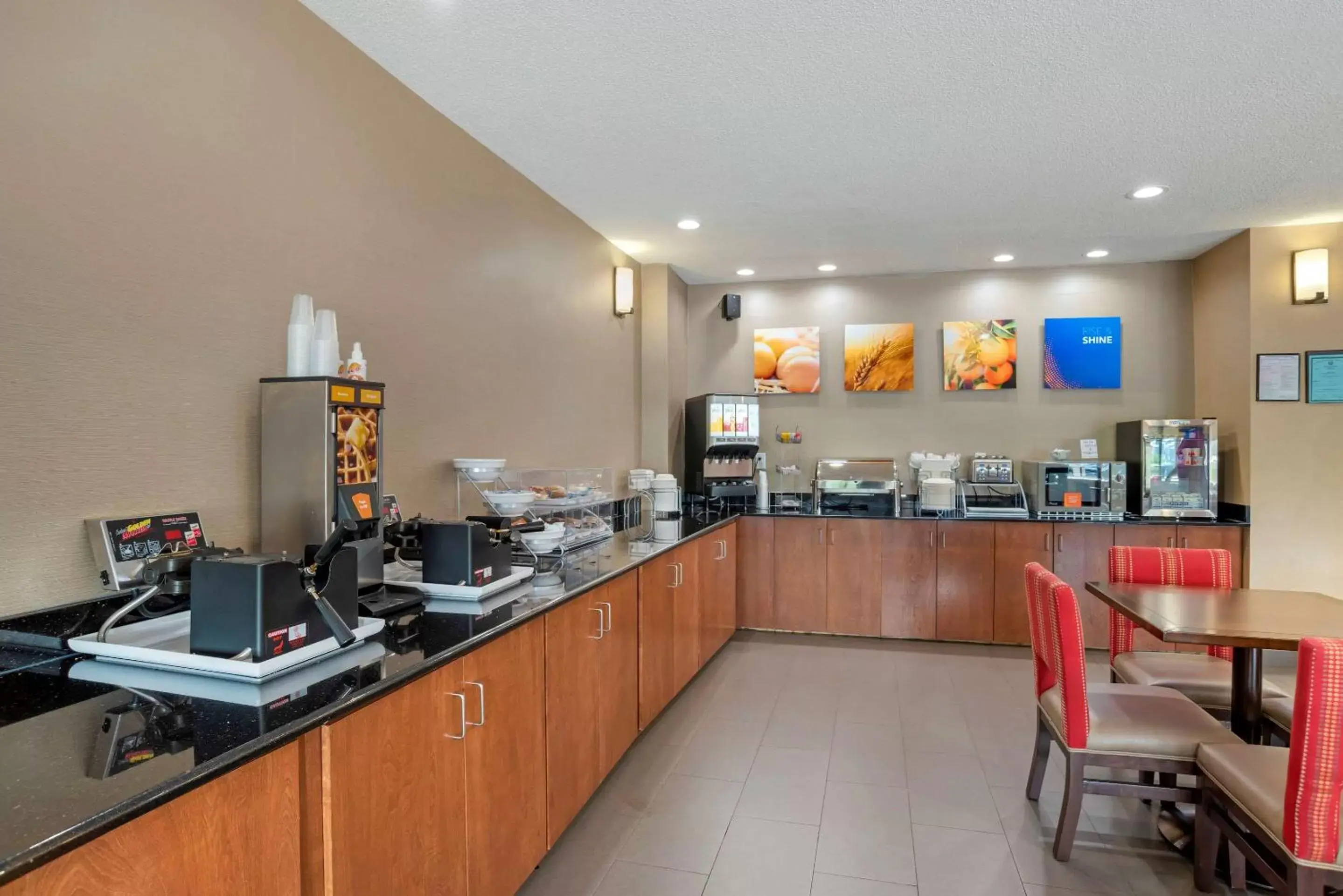 Restaurant/Places to Eat in Comfort Suites Oxford I-20 exit 188