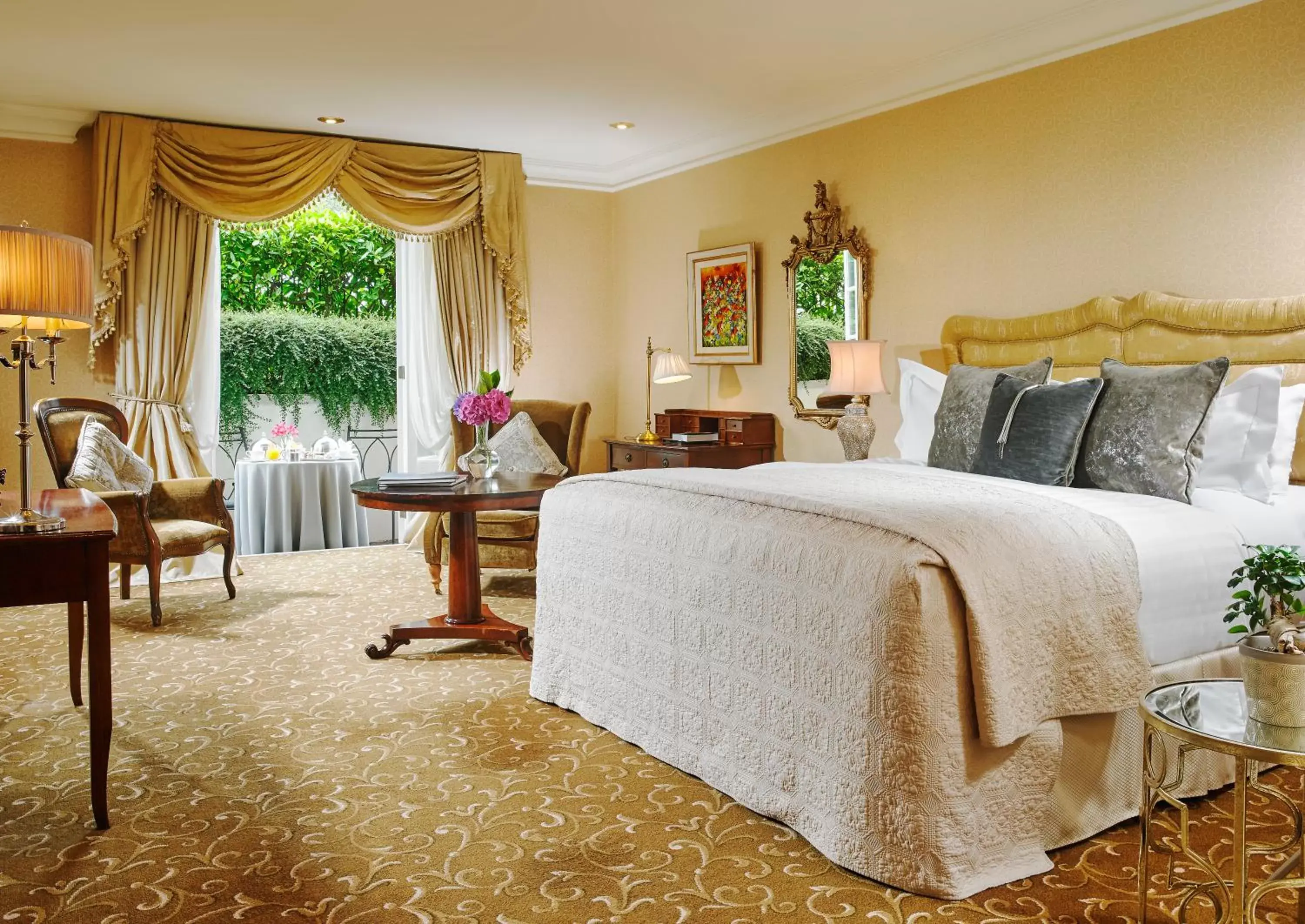 Bedroom in Hayfield Manor