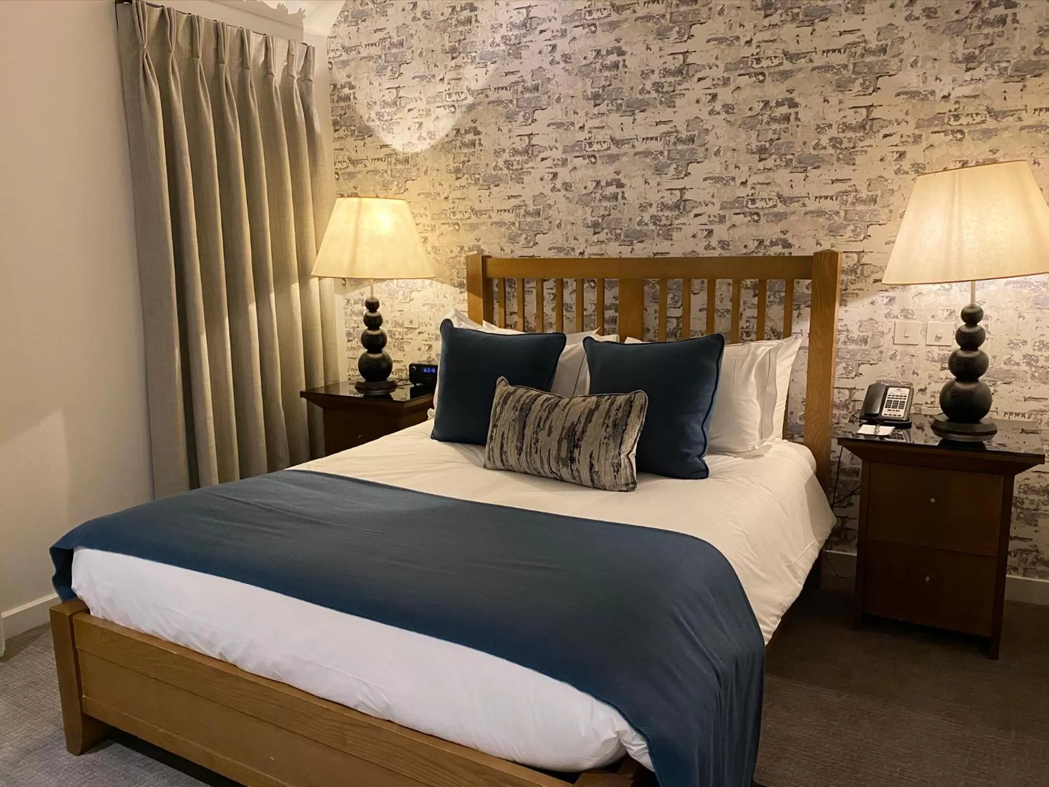 Bed in Great Fosters - Near Windsor