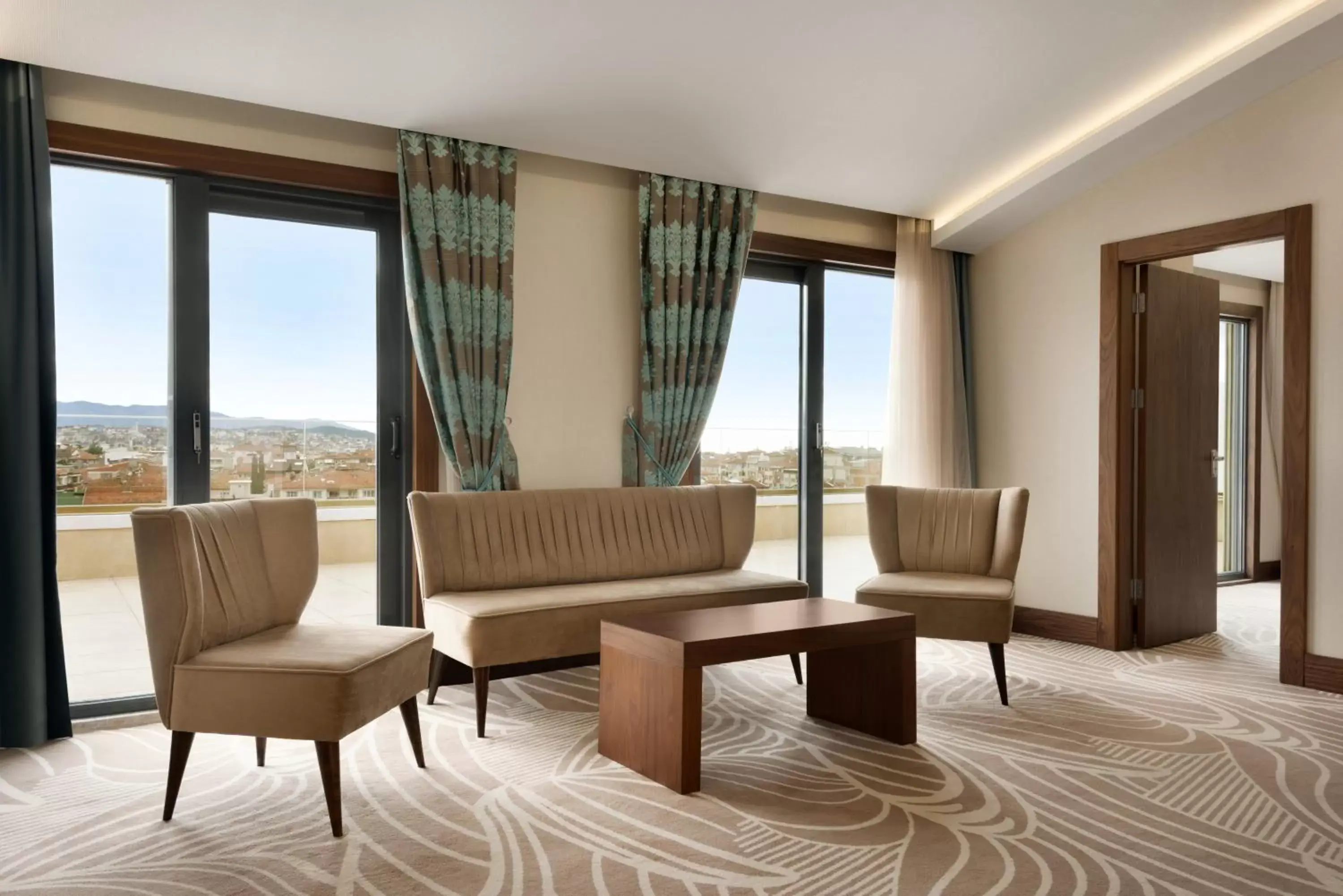 Living room, Seating Area in Ramada by Wyndham Yalova