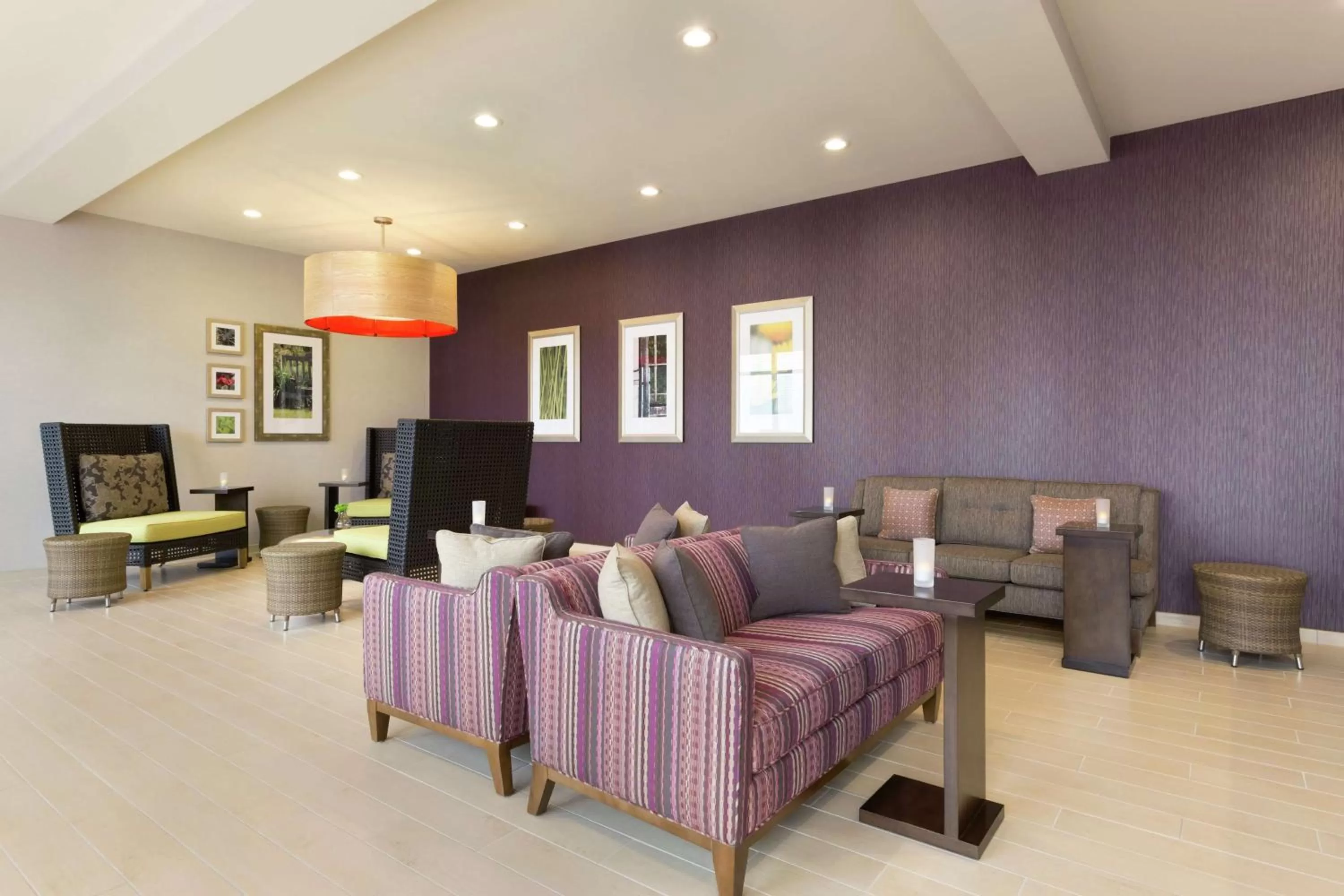 Restaurant/places to eat in Hilton Garden Inn Pittsburgh Airport South-Robinson Mall