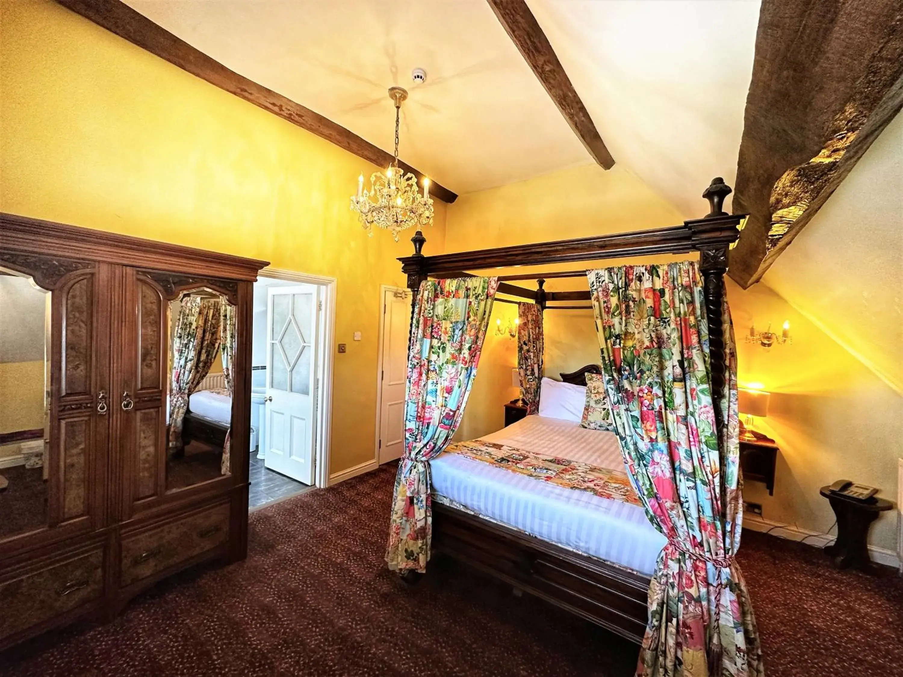 Bed in Hundred House Hotel Bed in Hundred House Hotel