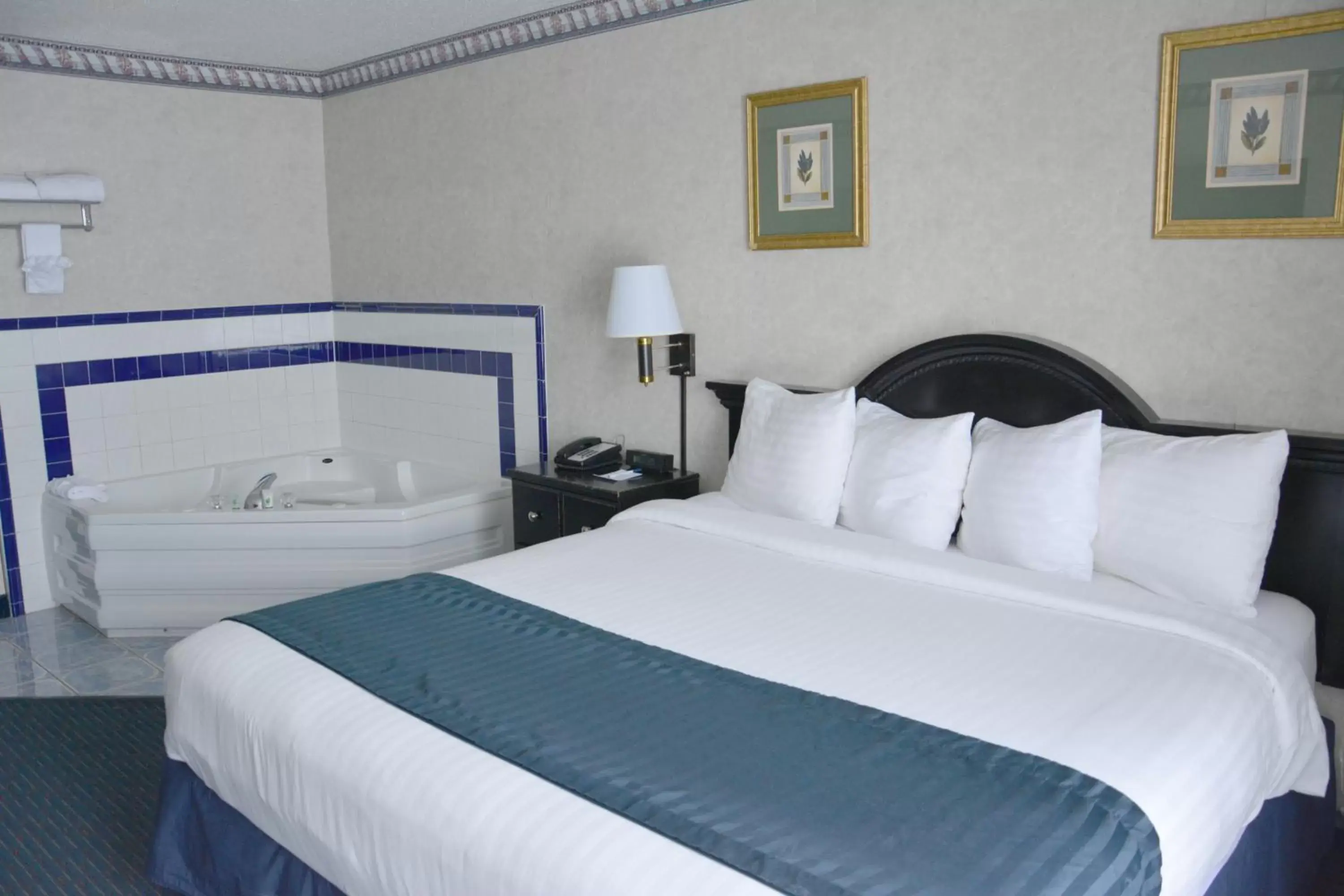 Bedroom, Bed in Travelodge by Wyndham Milwaukee Bedroom, Bed in Travelodge by Wyndham Milwaukee