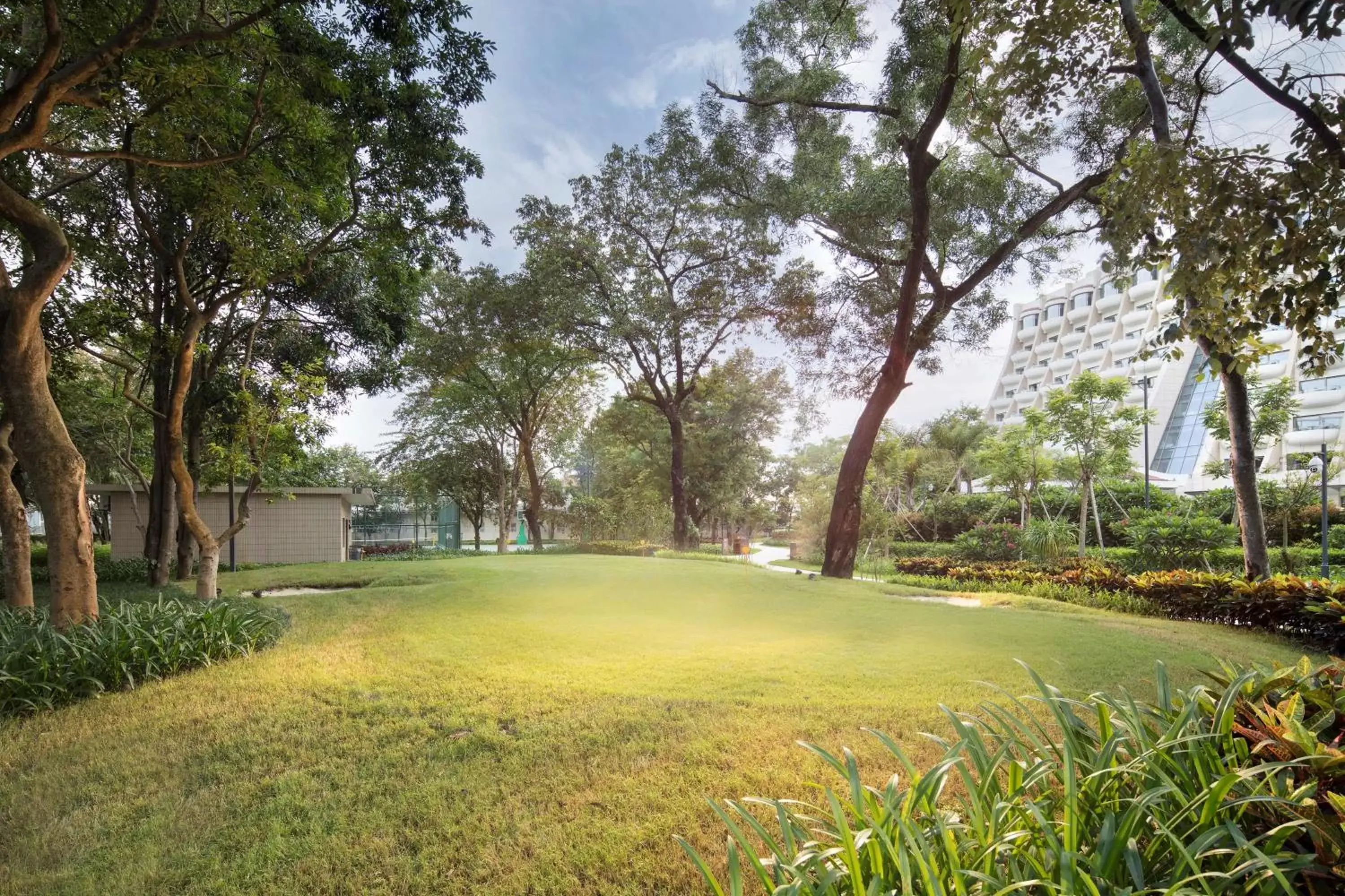 Golfcourse, Garden in Hilton Shenzhen Shekou Nanhai