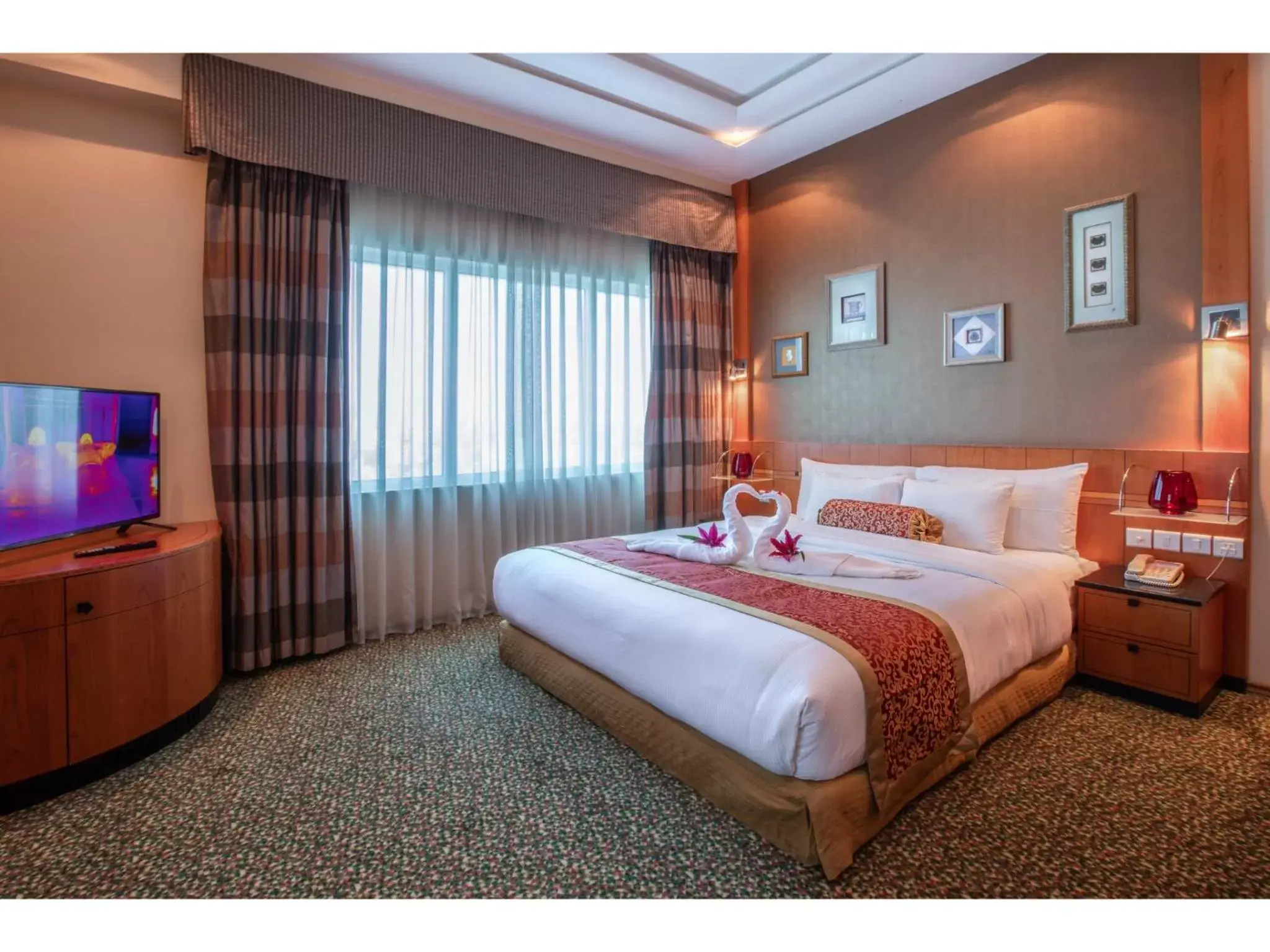 Bed in Gulf Court Hotel
