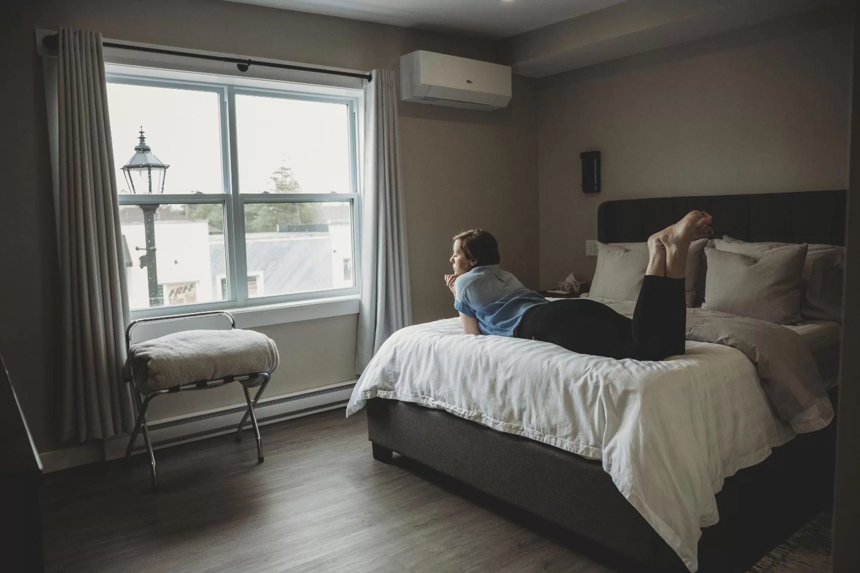 Queen Room in Riverside Suites