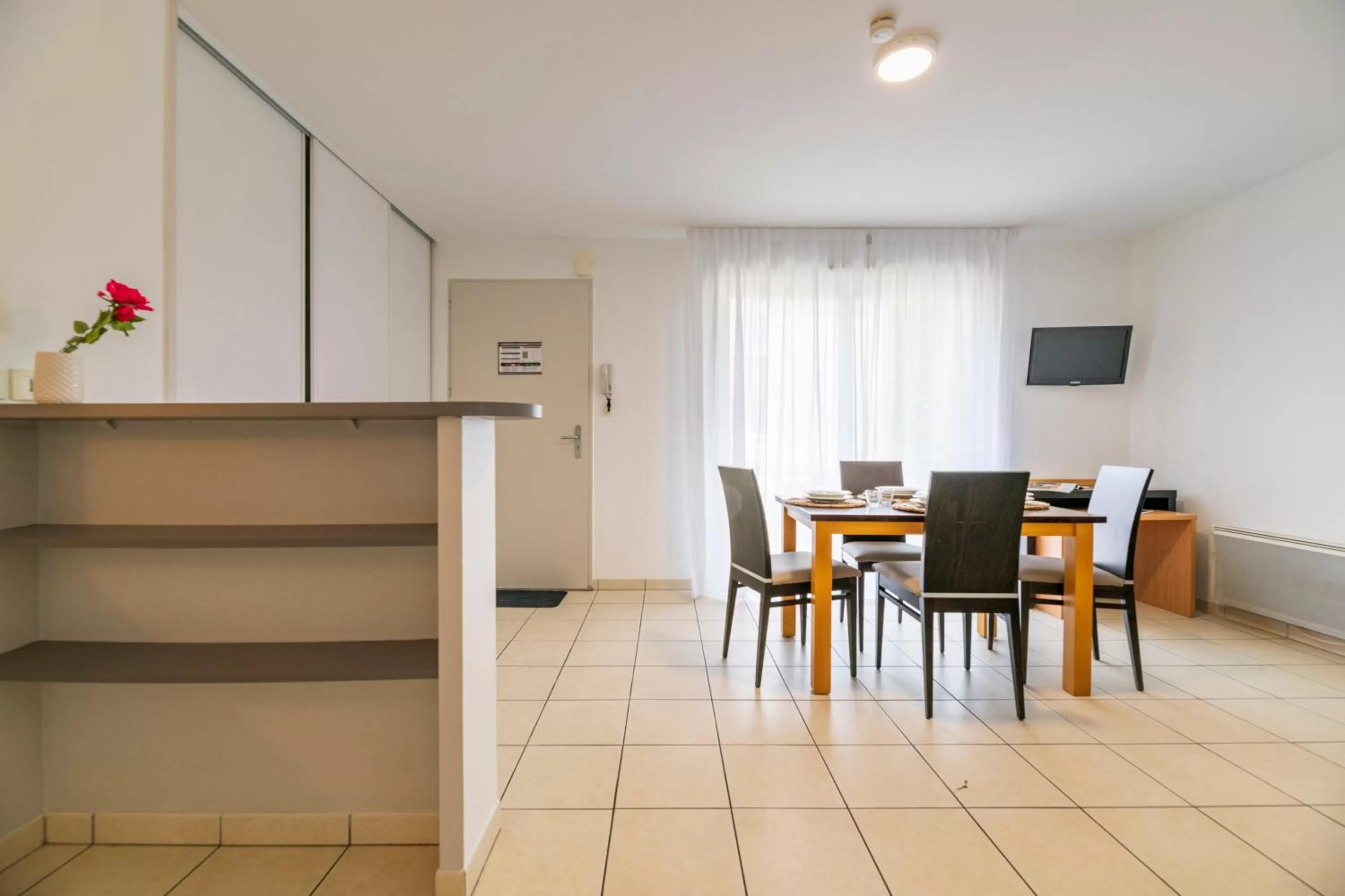 Dining area in Cerise Nantes Atlantis