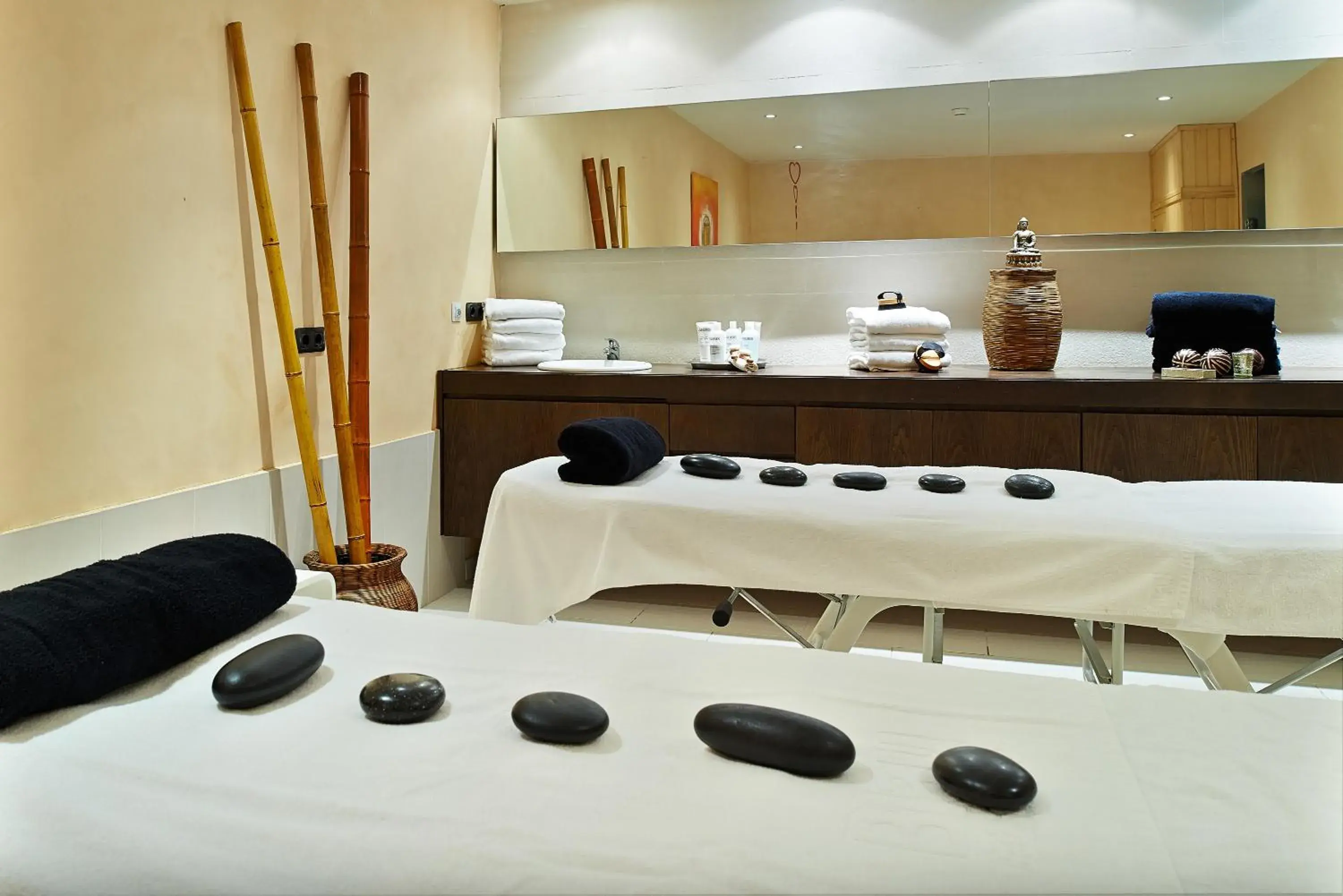 Spa and wellness centre/facilities, Kitchen/Kitchenette in Hipotels Mediterraneo Hotel - Adults Only