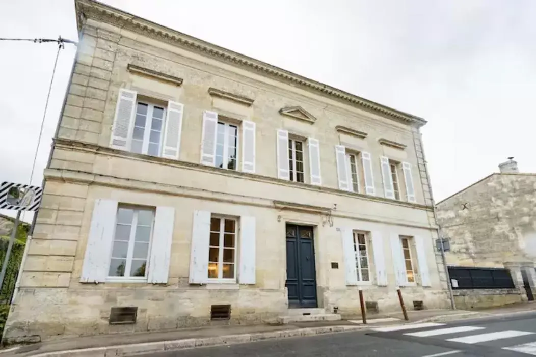 Property Building in La Maison de Milie