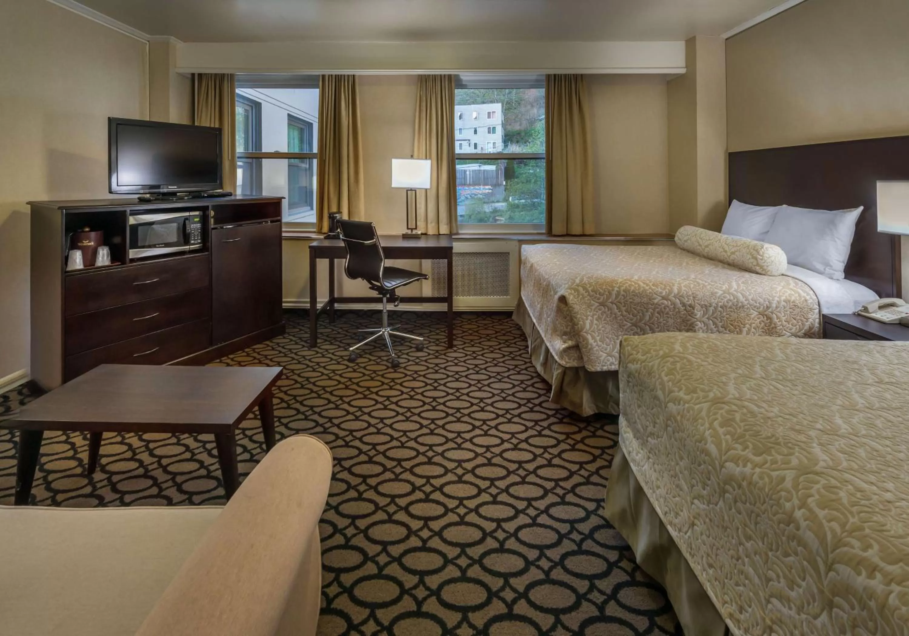 Photo of the whole room, Bed in Baranof Downtown, BW Signature Collection