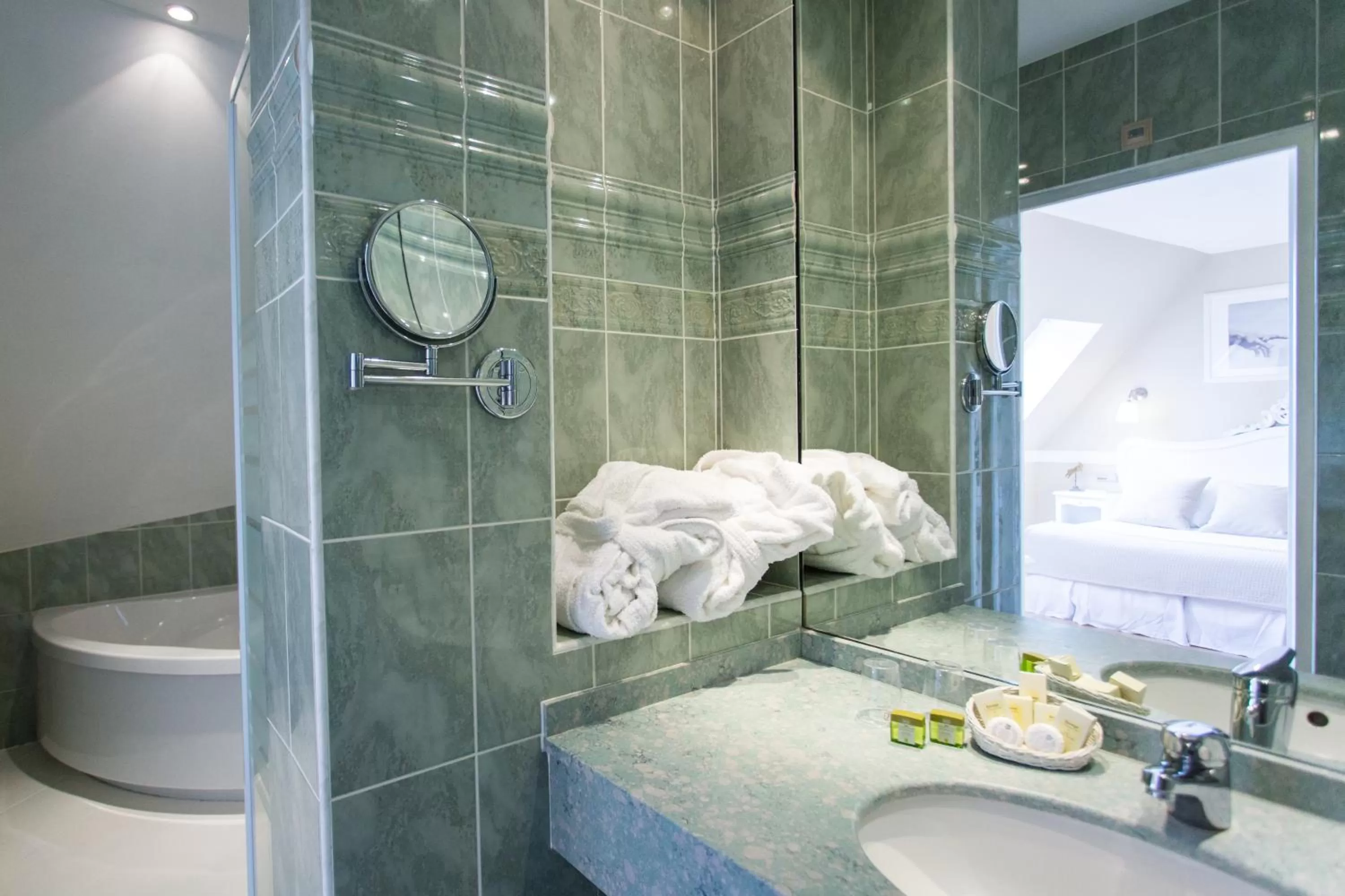 Bathroom in Logis Hôtels Restaurant La Mère Hamard