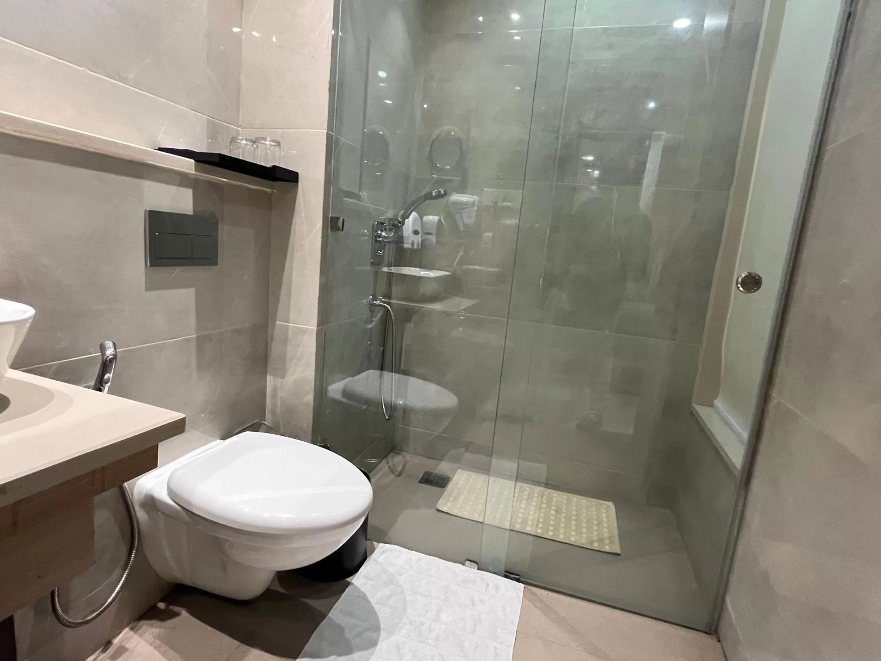 Bathroom in RRV Hotel