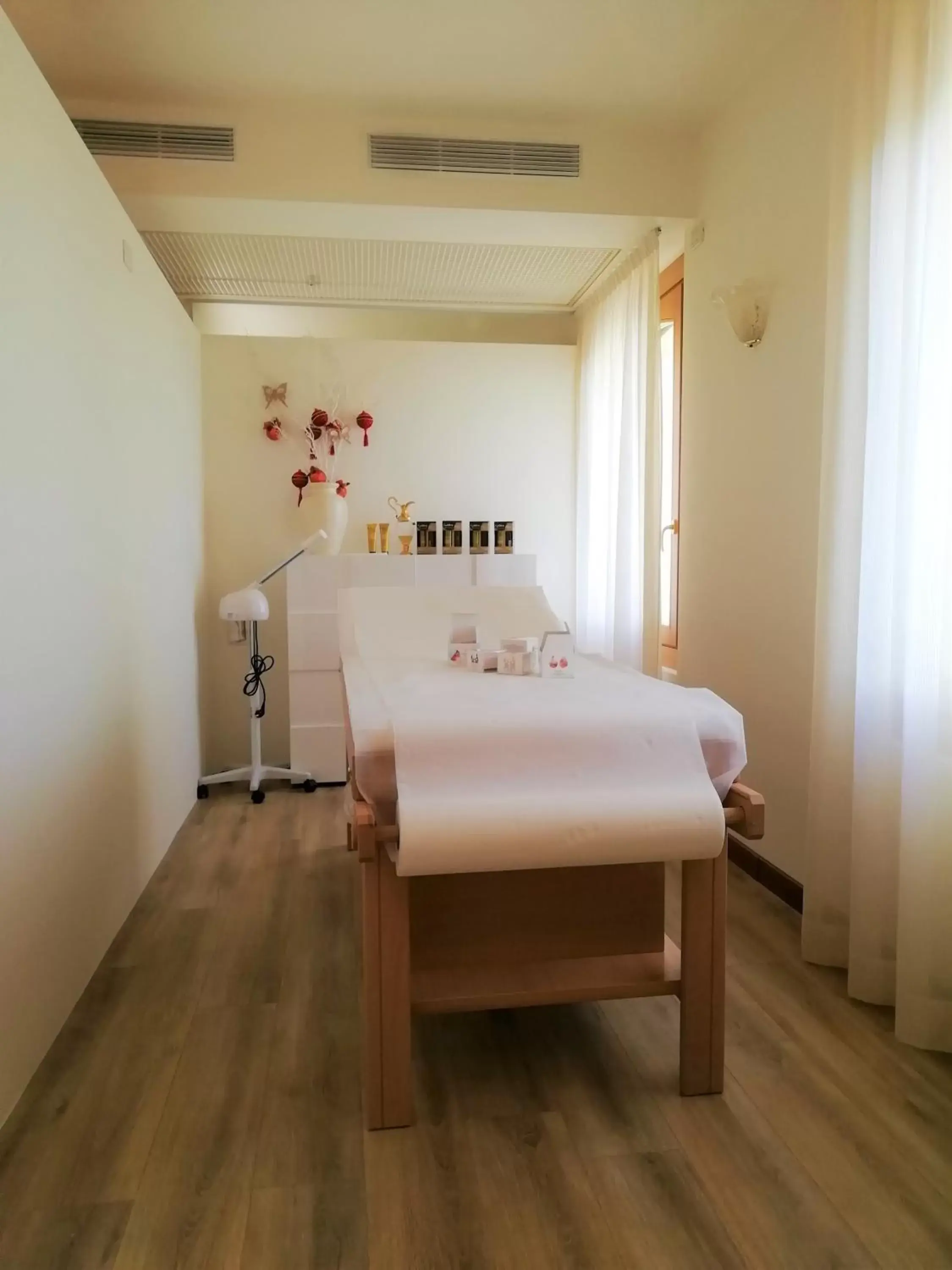 Massage, Bed in Phi Hotel Astoria