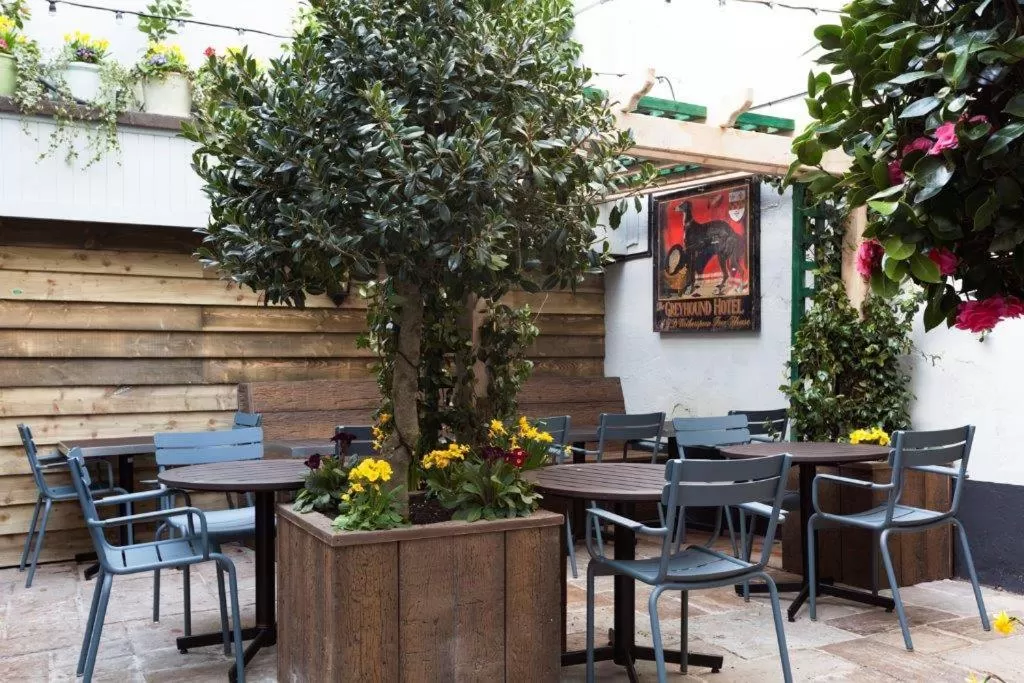 Patio, Restaurant/Places to Eat in The Greyhound Wetherspoon