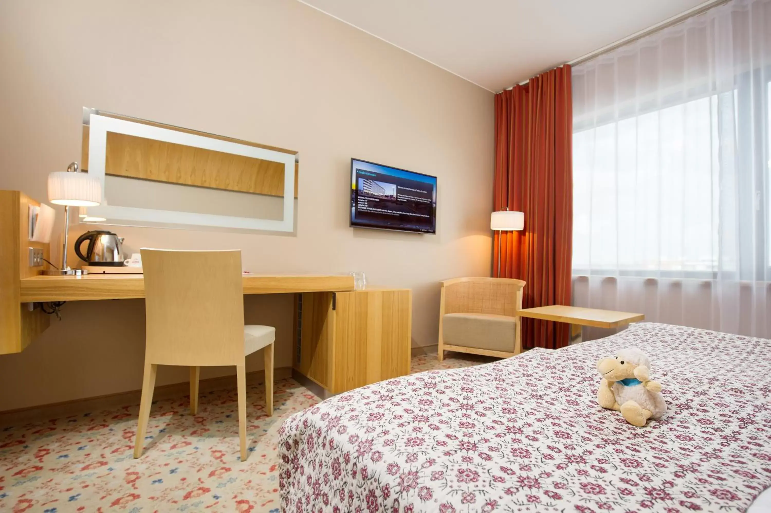 Bed, TV/Entertainment Center in Hestia Hotel Europa