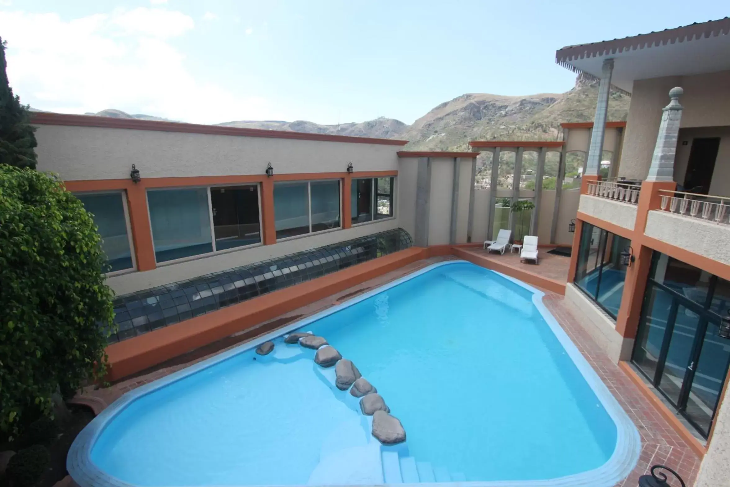 Swimming Pool in Hotel Paseo de la Presa