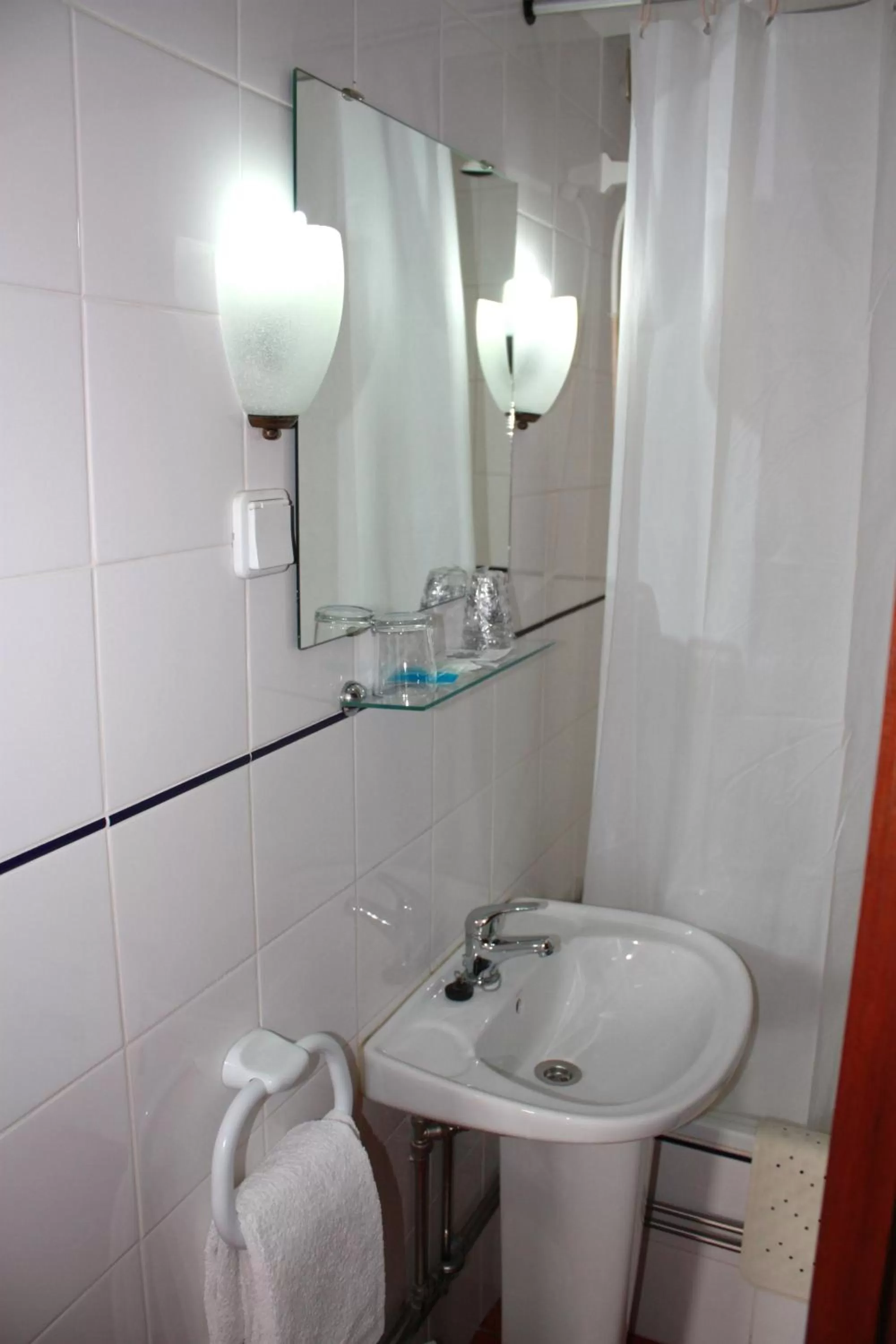 Bathroom in Hotel Dona Leonor