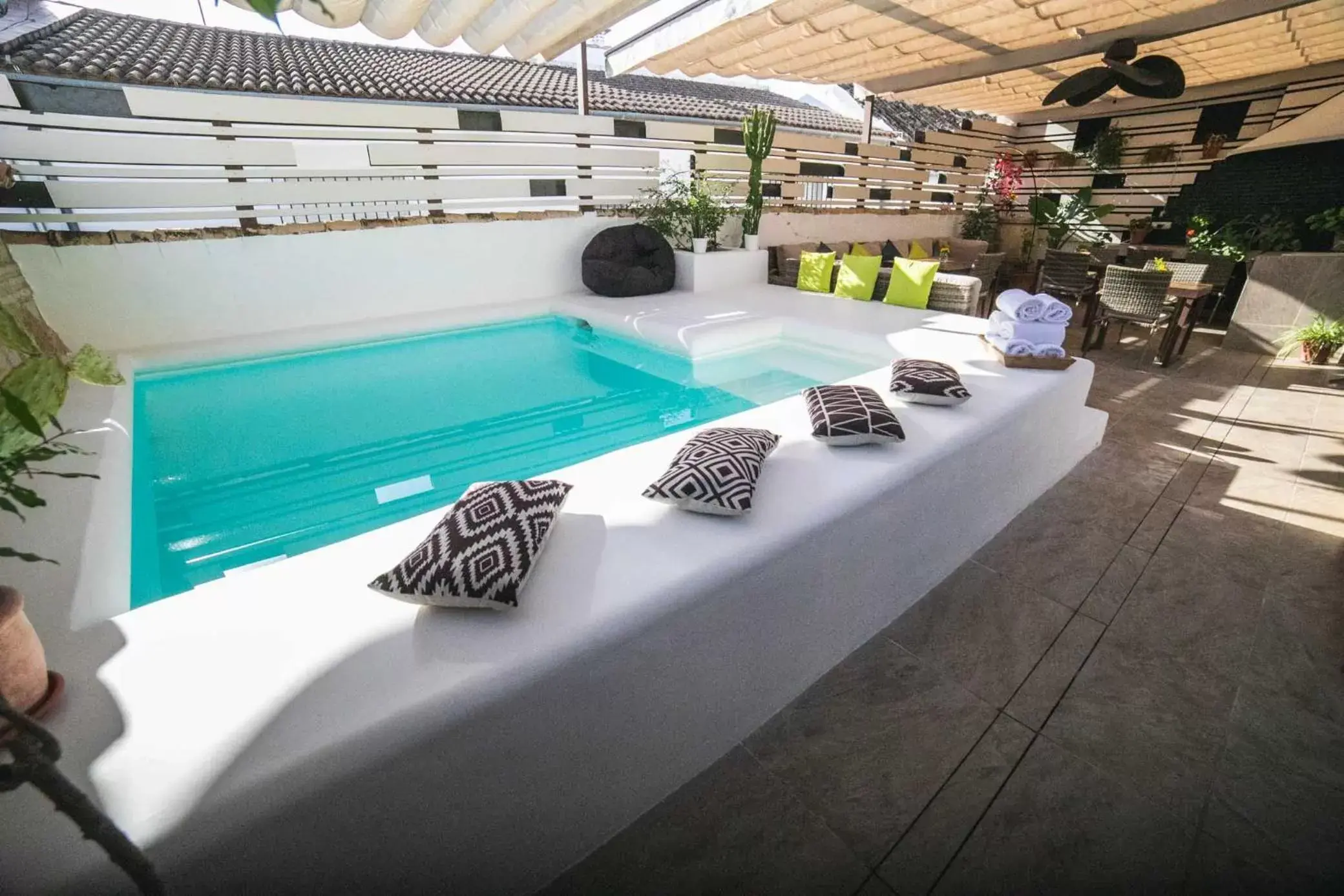 Solarium, Swimming Pool in Hotel Boutique Patio del Posadero