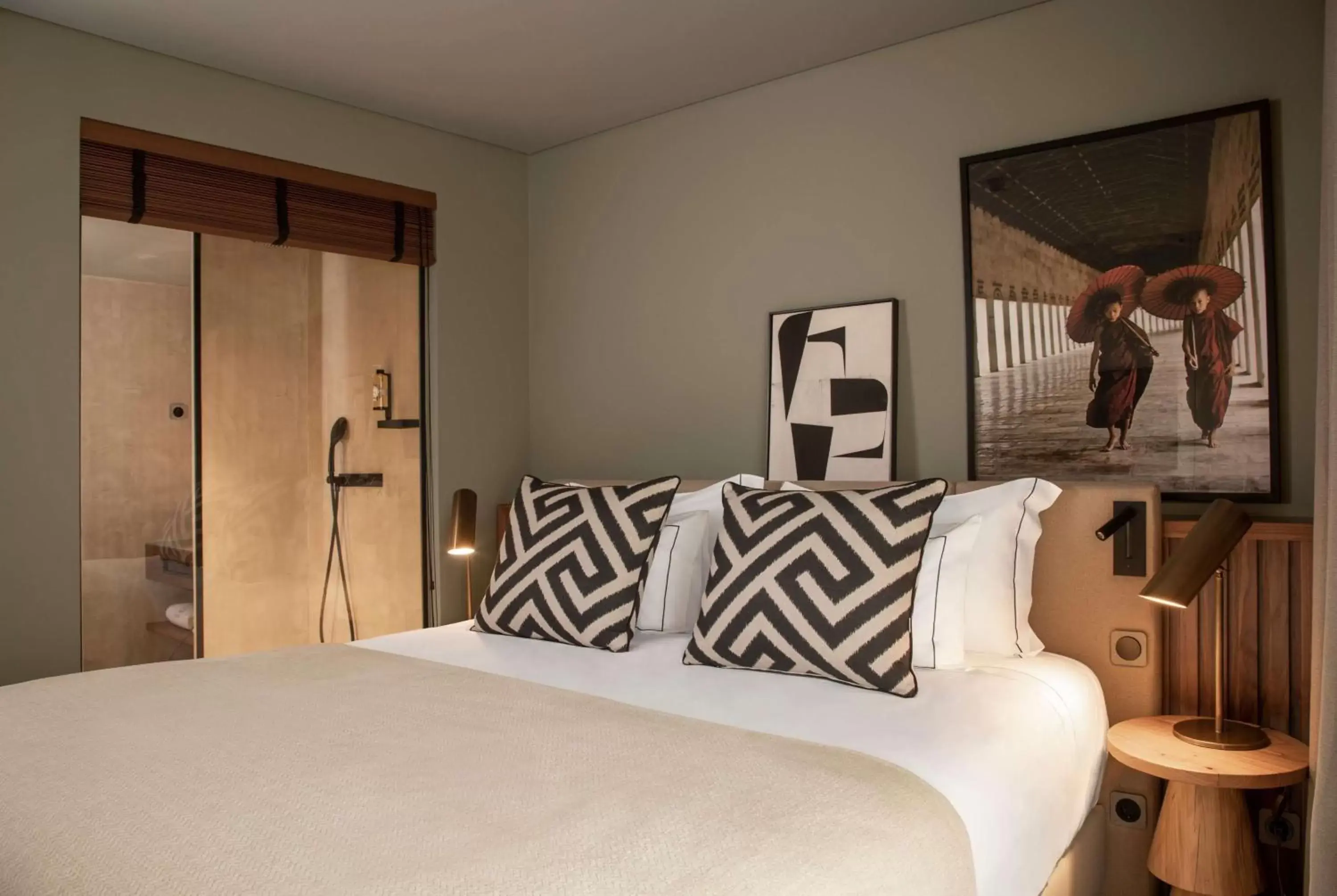 Photo of the whole room, Bed in Fontinha Porto, Trademark Collection by Wyndham