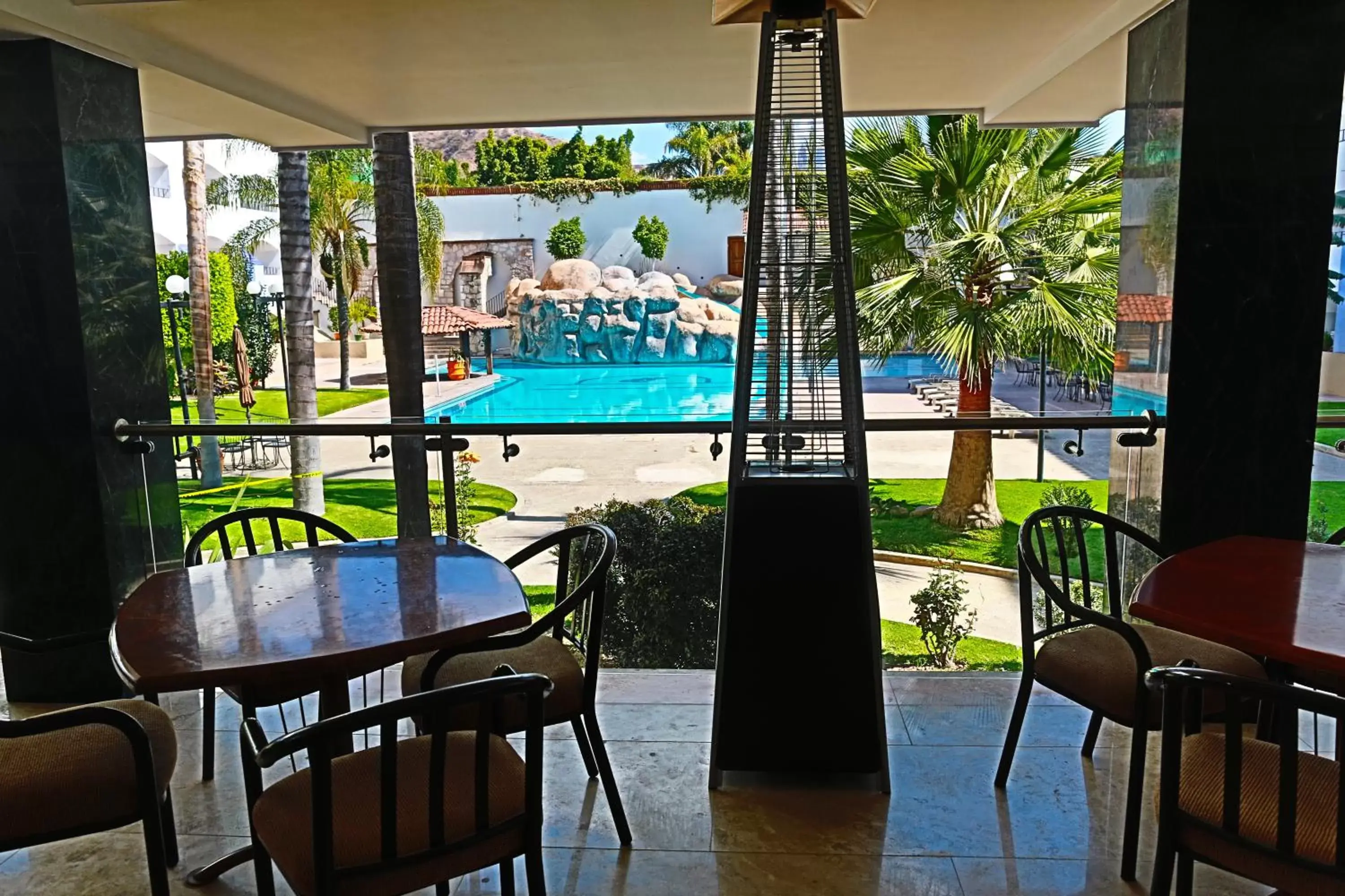 Balcony/Terrace, Pool View in Hotel Gran Plaza & Convention Center