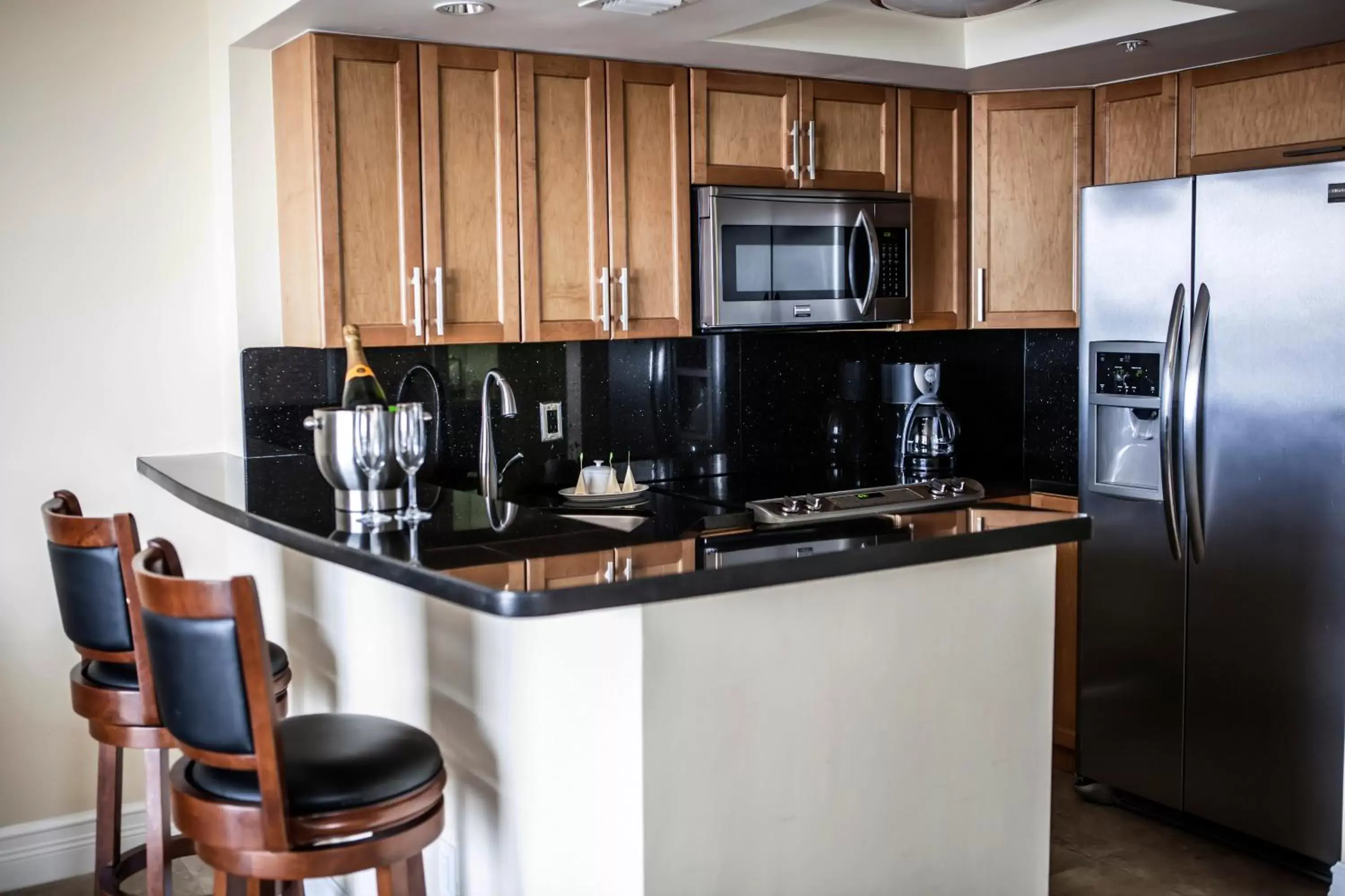 Kitchen/Kitchenette in The Mutiny Luxury Suites Hotel