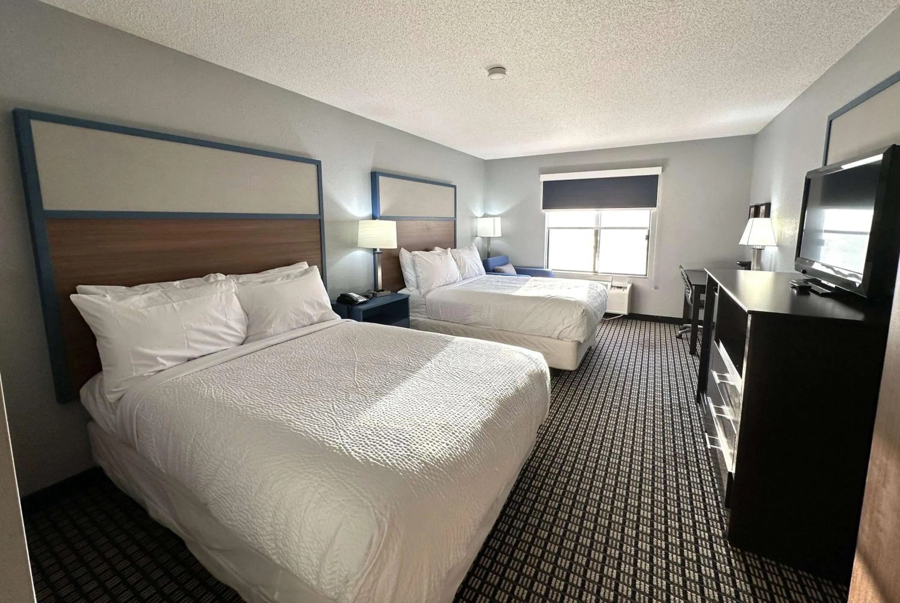 Photo of the whole room, Bed in Quality Inn Reedsburg