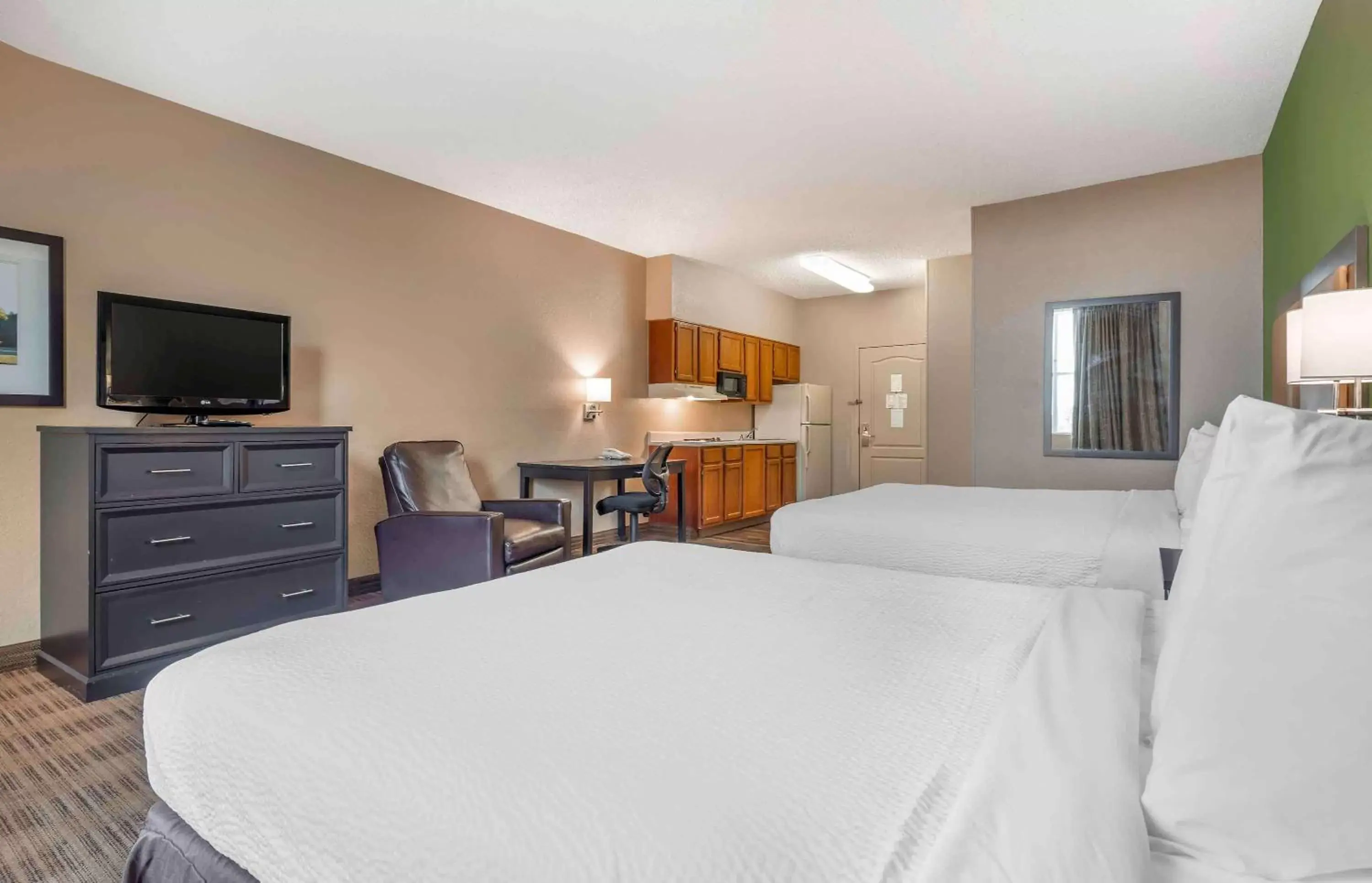 Bedroom, Bed in Extended Stay America Suites - Dallas - Frankford Road