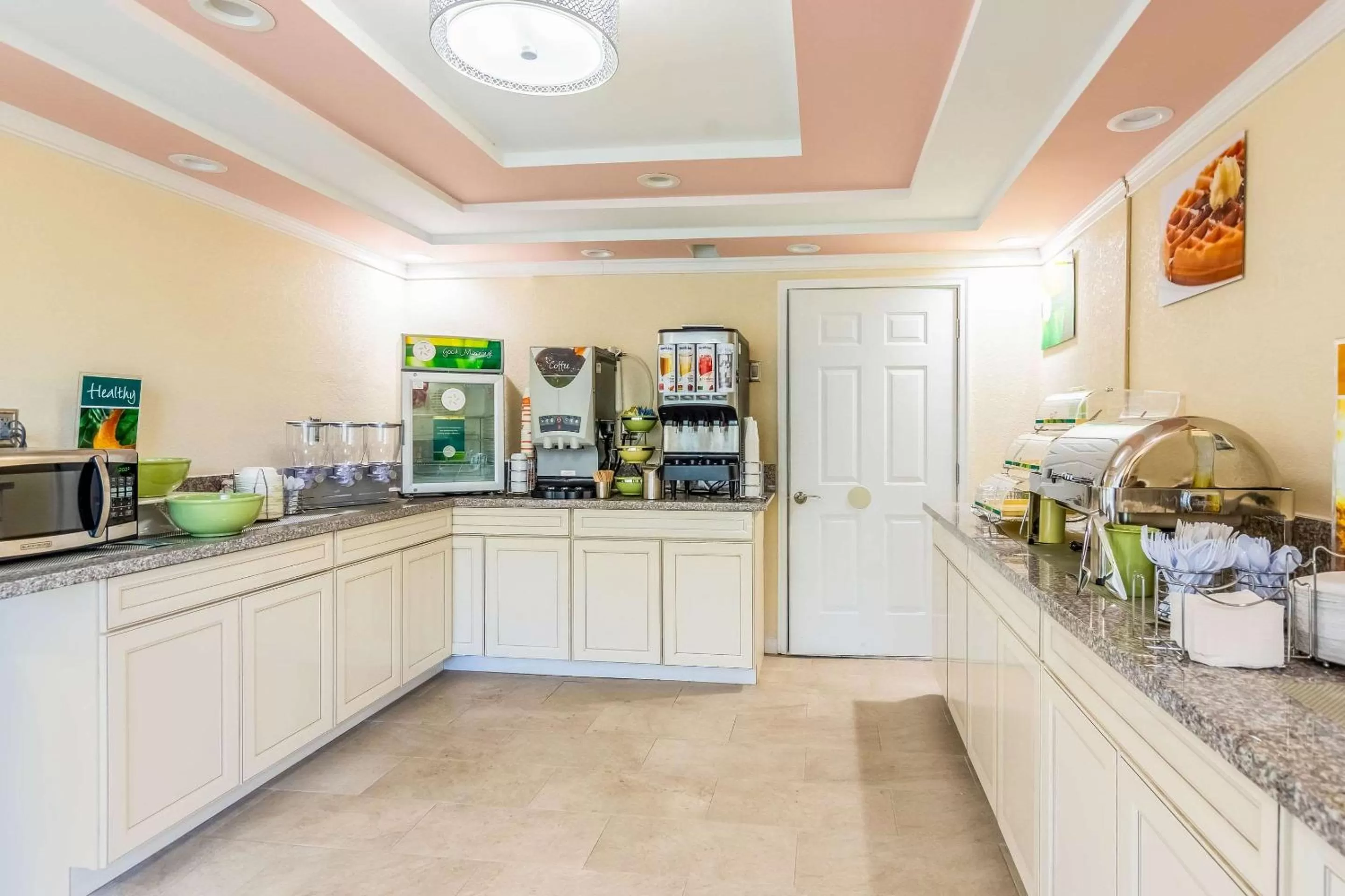 Restaurant/places to eat in Quality Inn Central