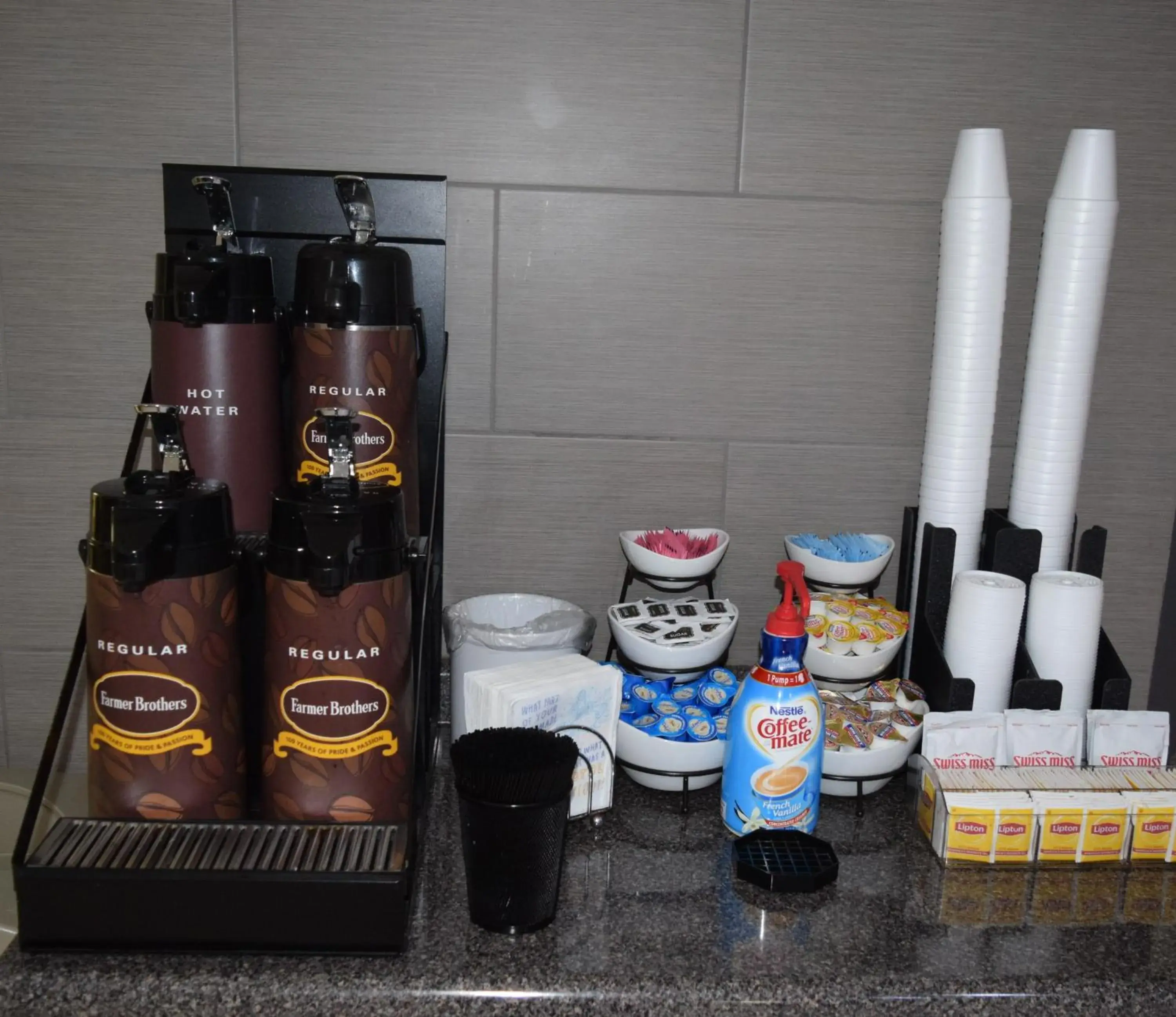 Breakfast, Coffee/Tea Facilities in Days Inn by Wyndham Portage