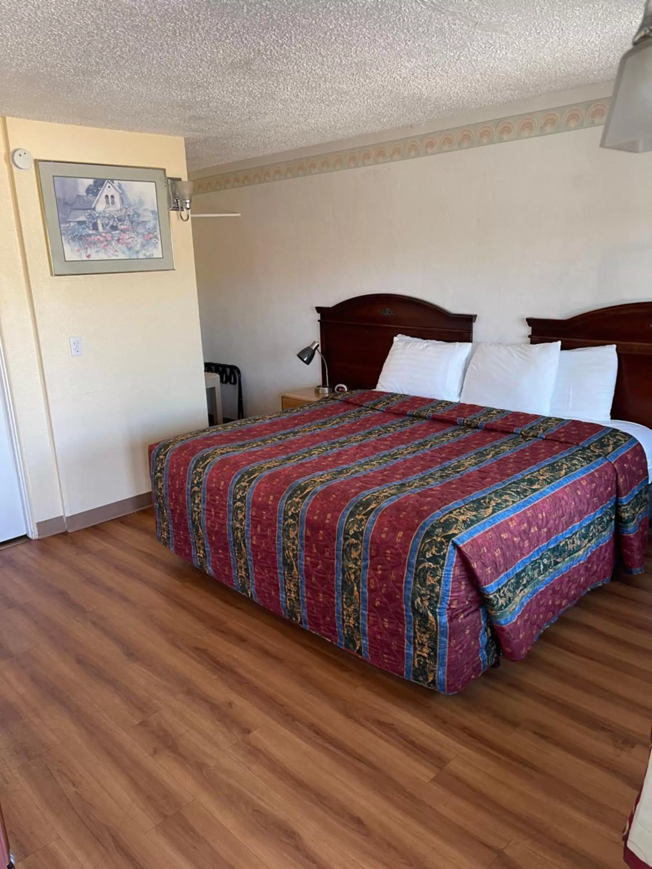 Bed in Villa West Motel