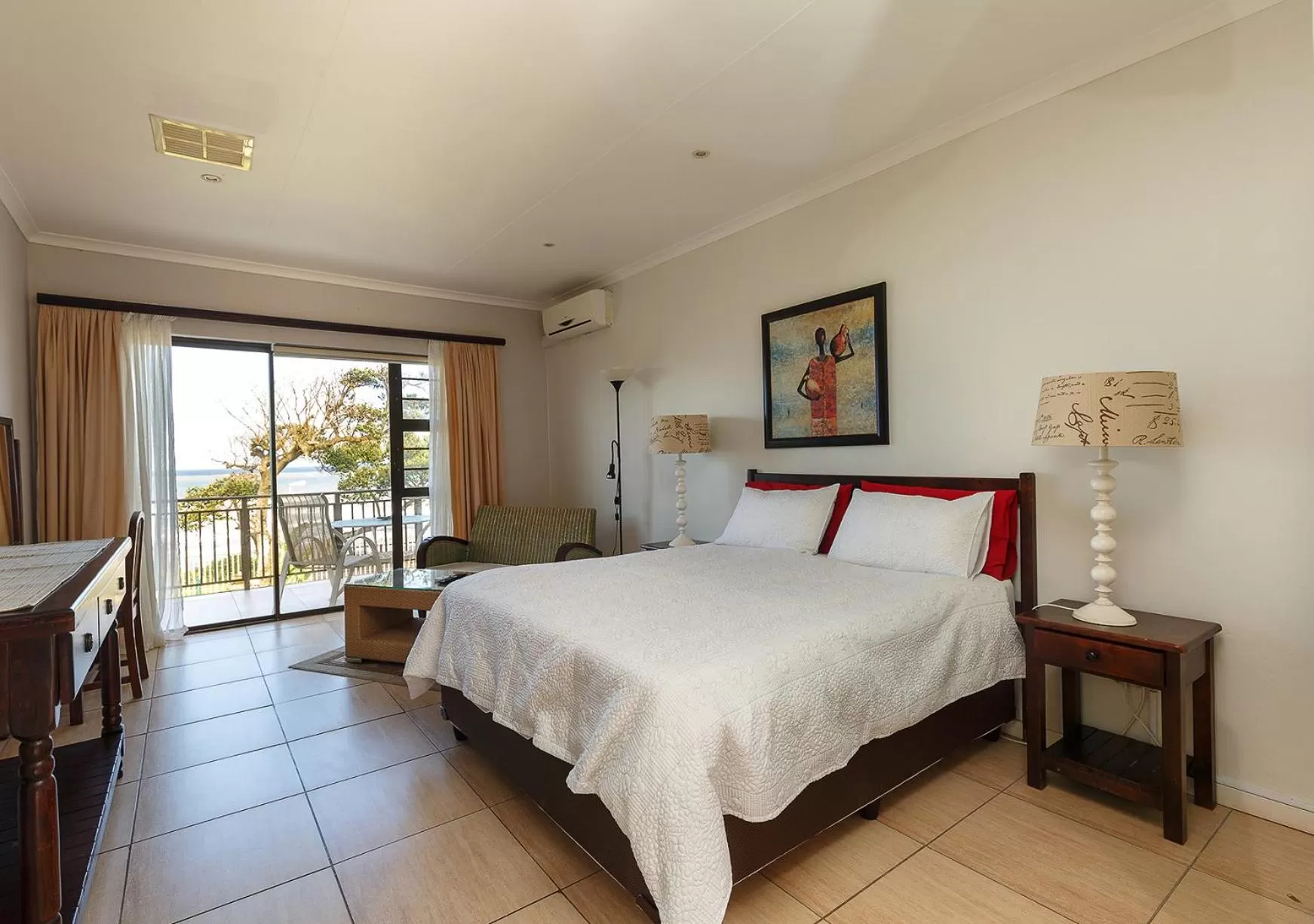 Bed in My Den Beachfront B&B and Self-Catering