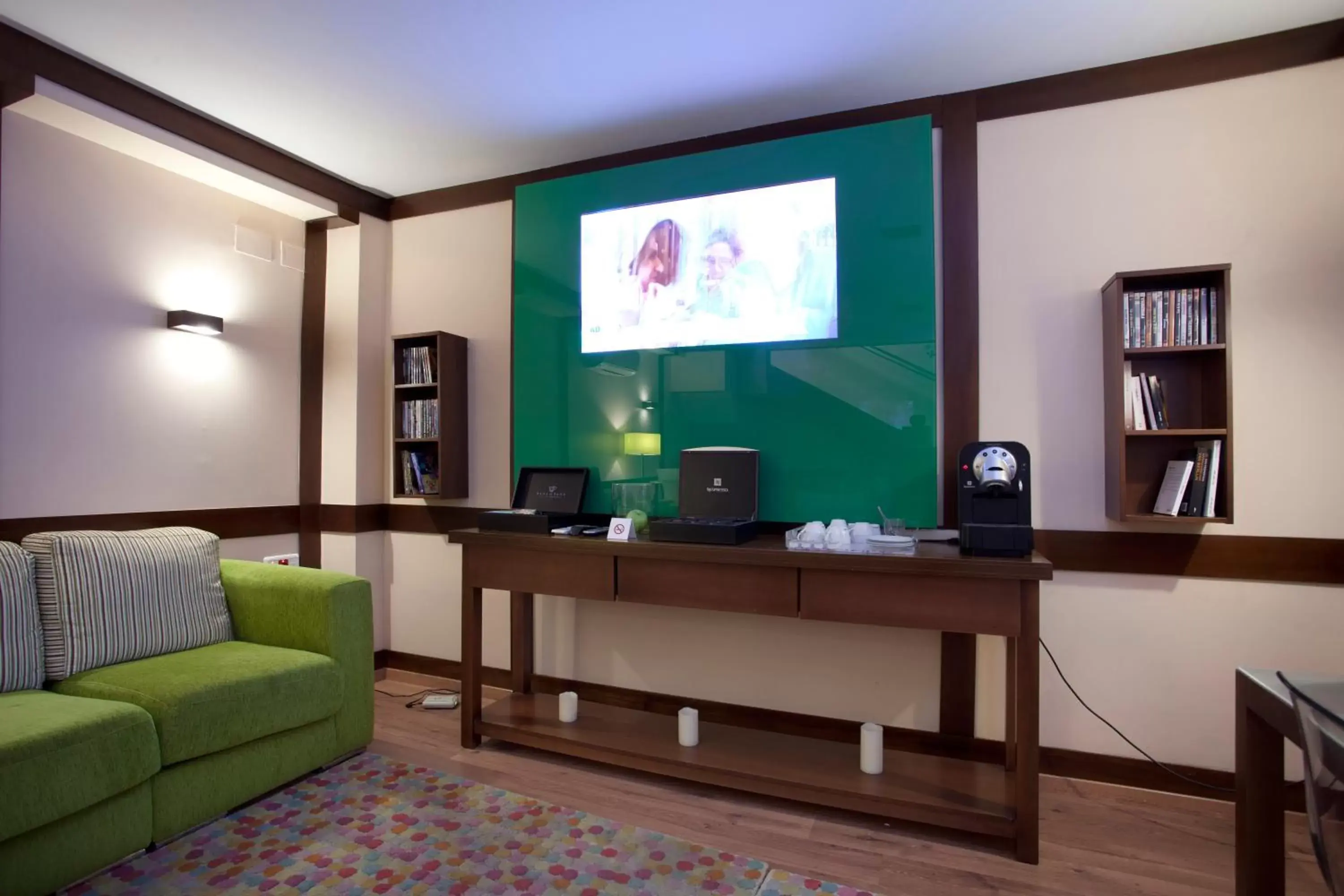 TV and multimedia, TV/Entertainment Center in Suites Gran Vía 44