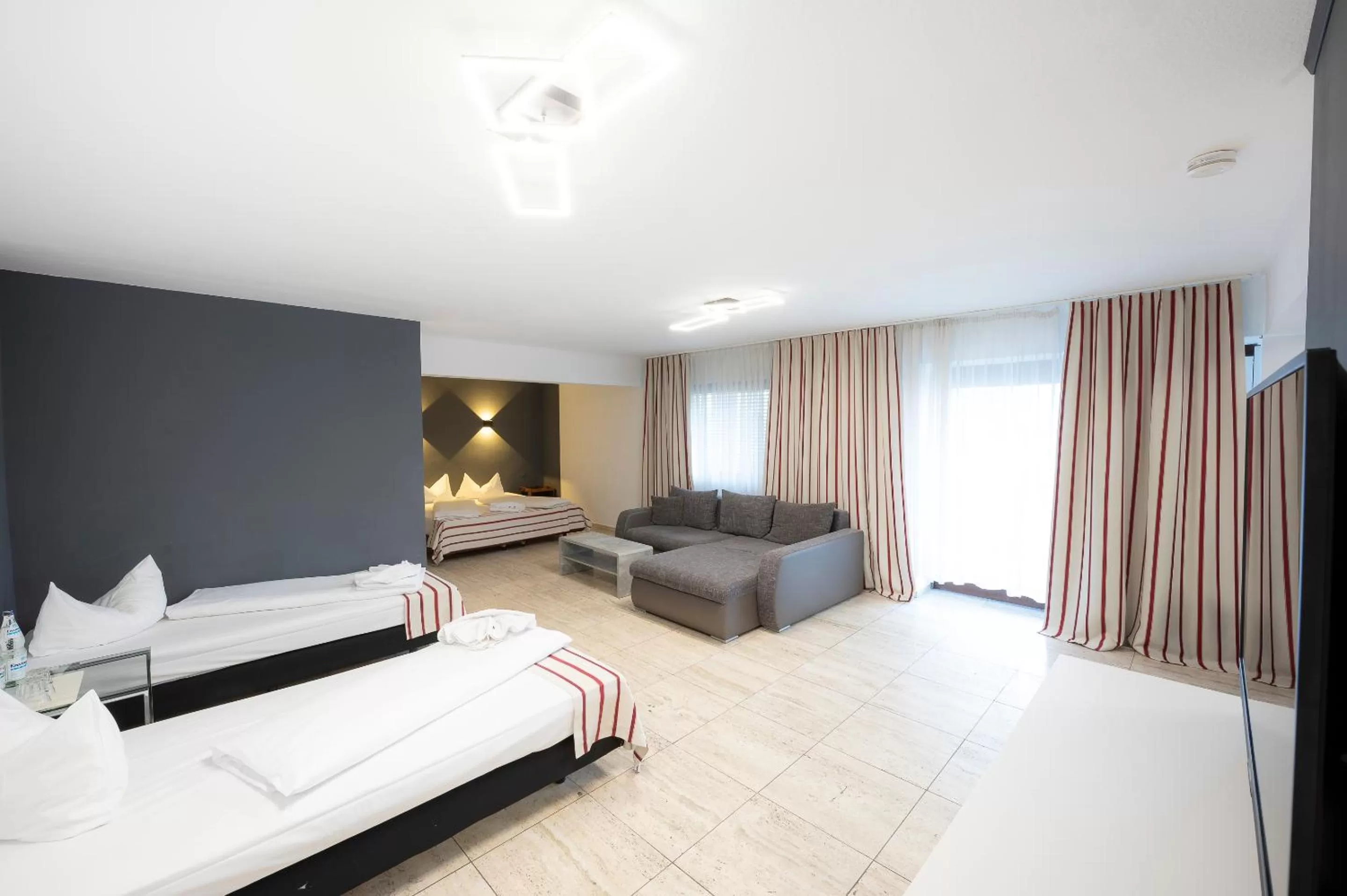 Staff, Bed in Hotel Astoria Stuttgart City