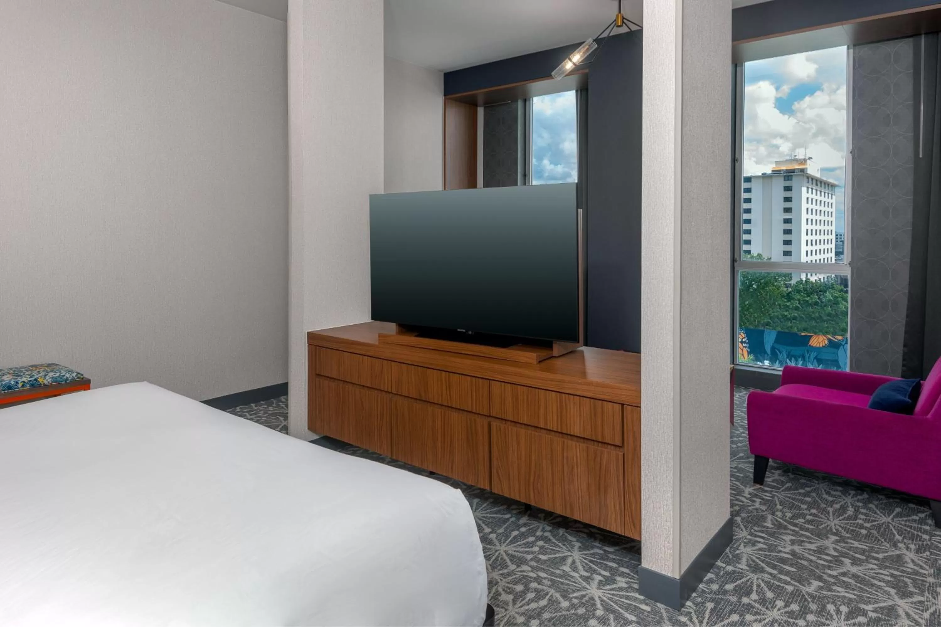 Photo of the whole room, Bed in Aloft Orlando Downtown