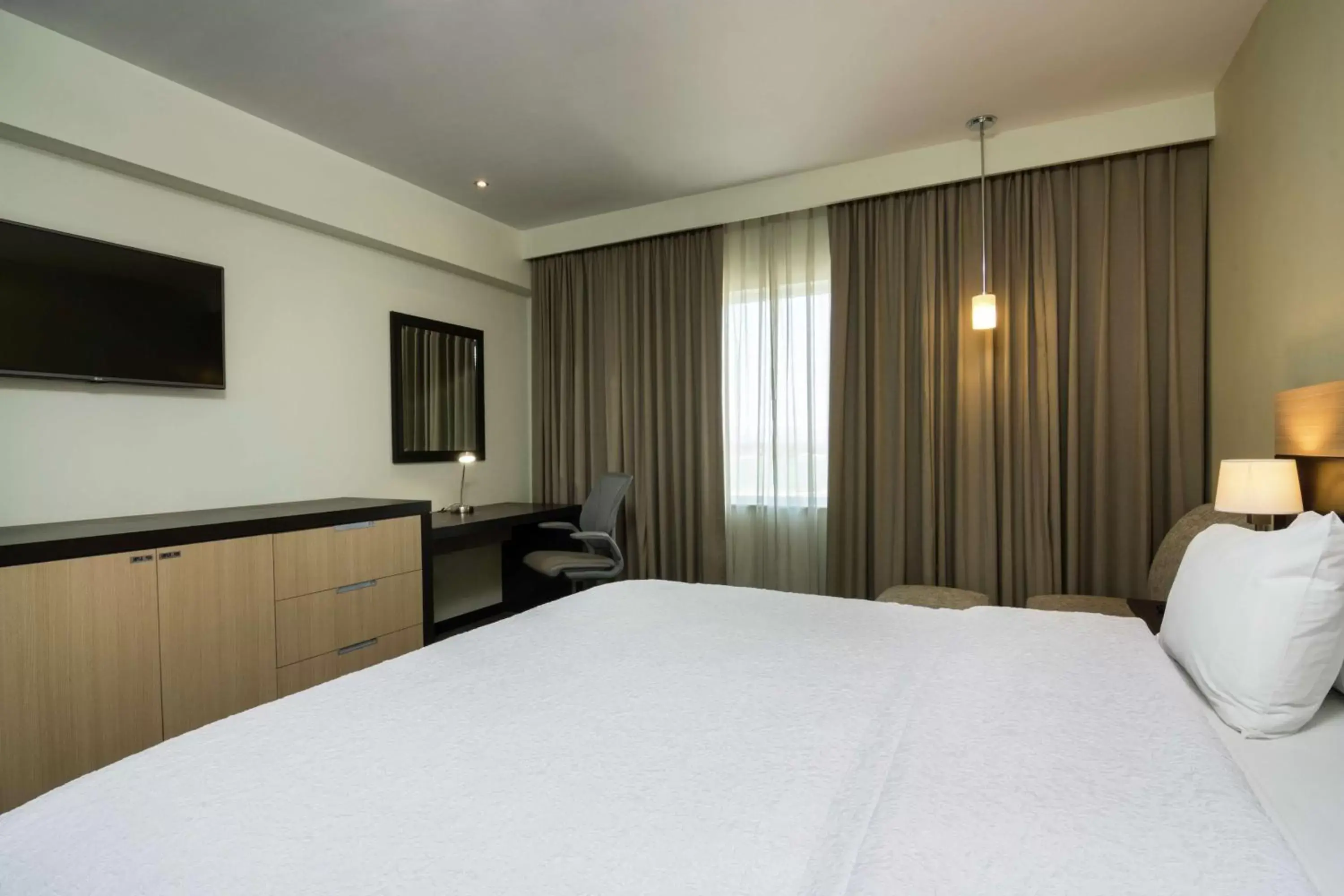 Bedroom, Bed in Hampton Inn by Hilton Silao-Aeropuerto, Mexico