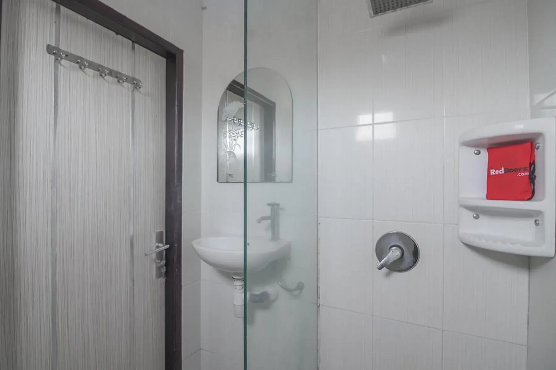 Bathroom in RedDoorz near E Walk Mall Balikpapan