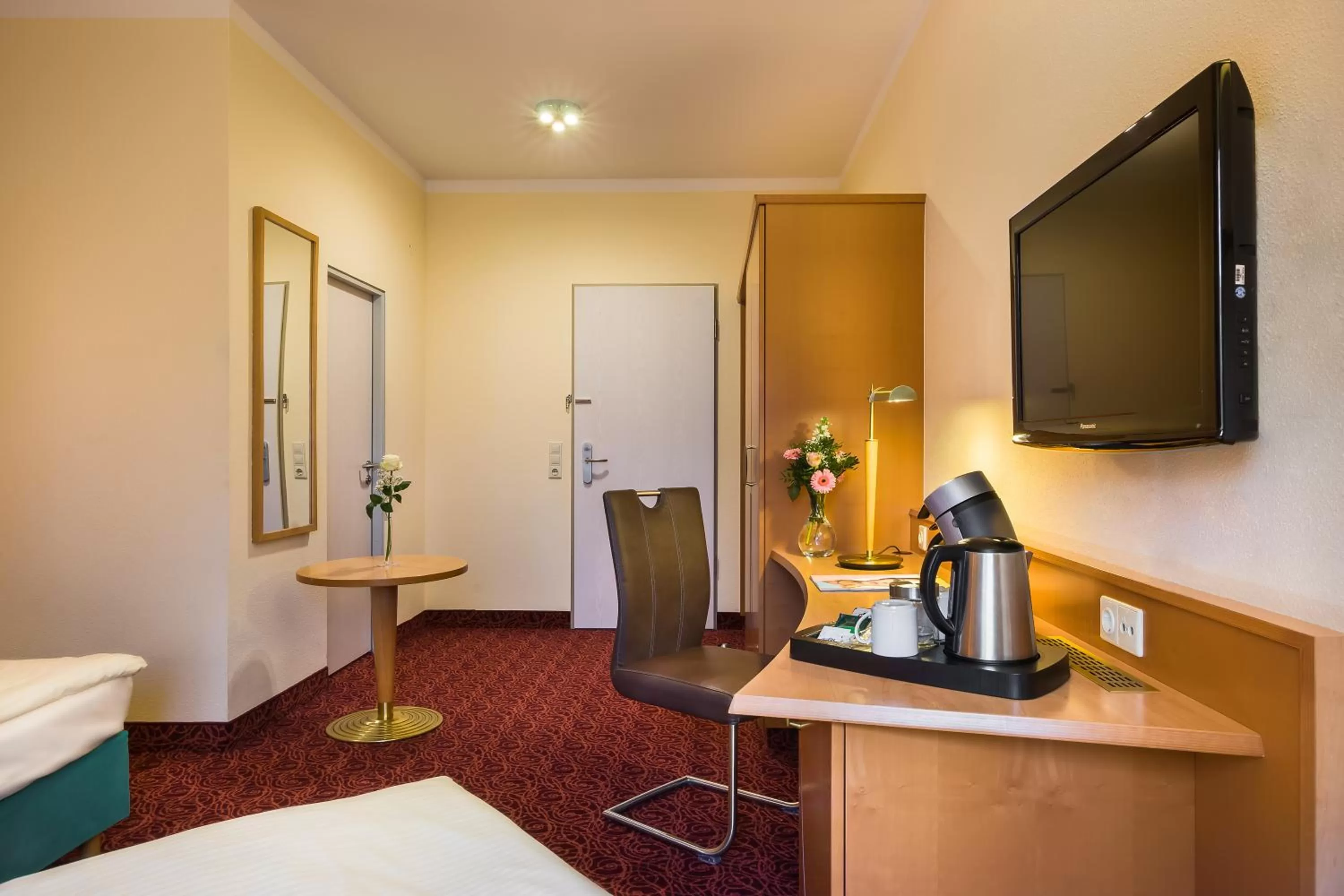 Photo of the whole room, Bed in Mercure Hotel Ingolstadt