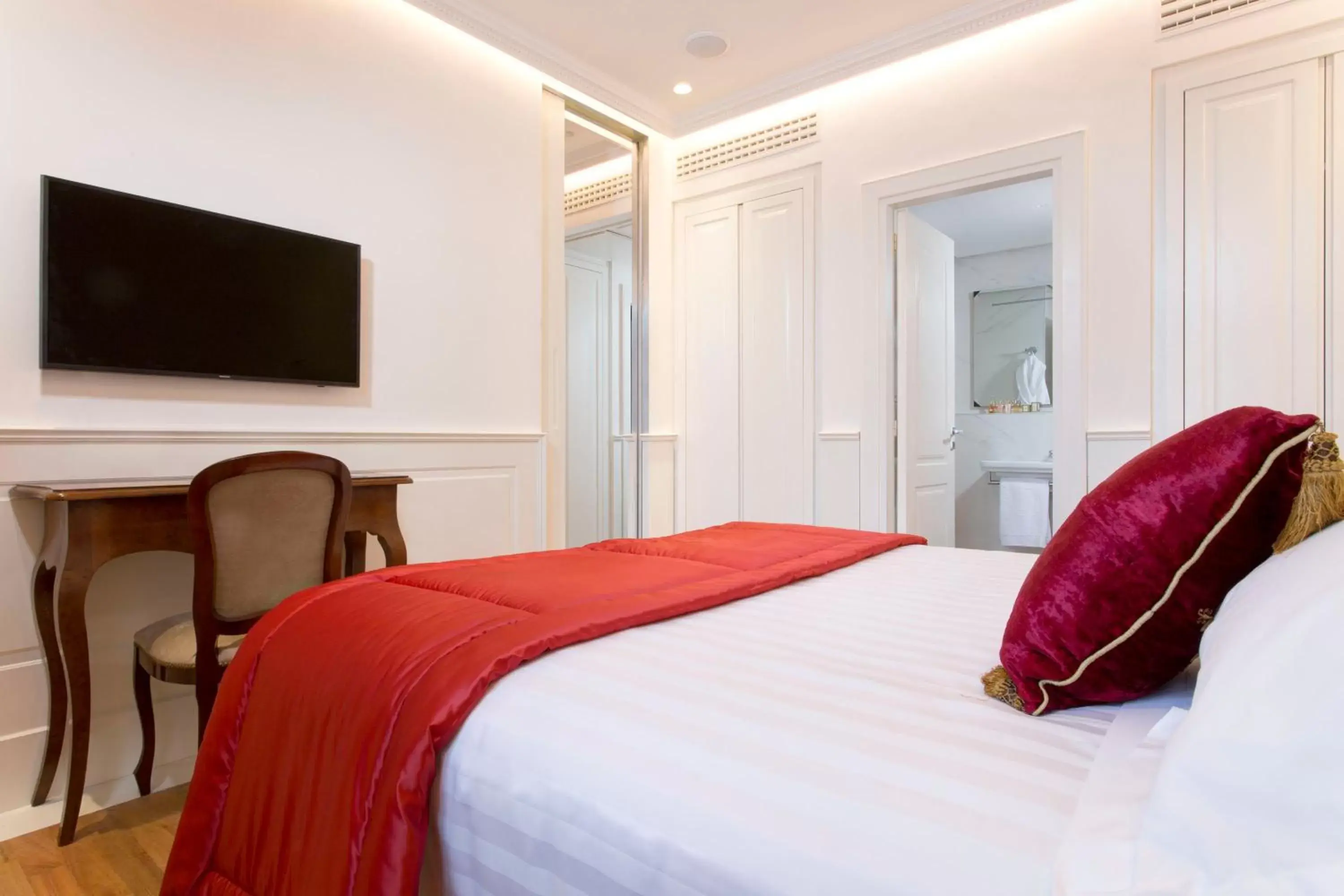 Photo of the whole room, Bed in Hotel Degli Artisti