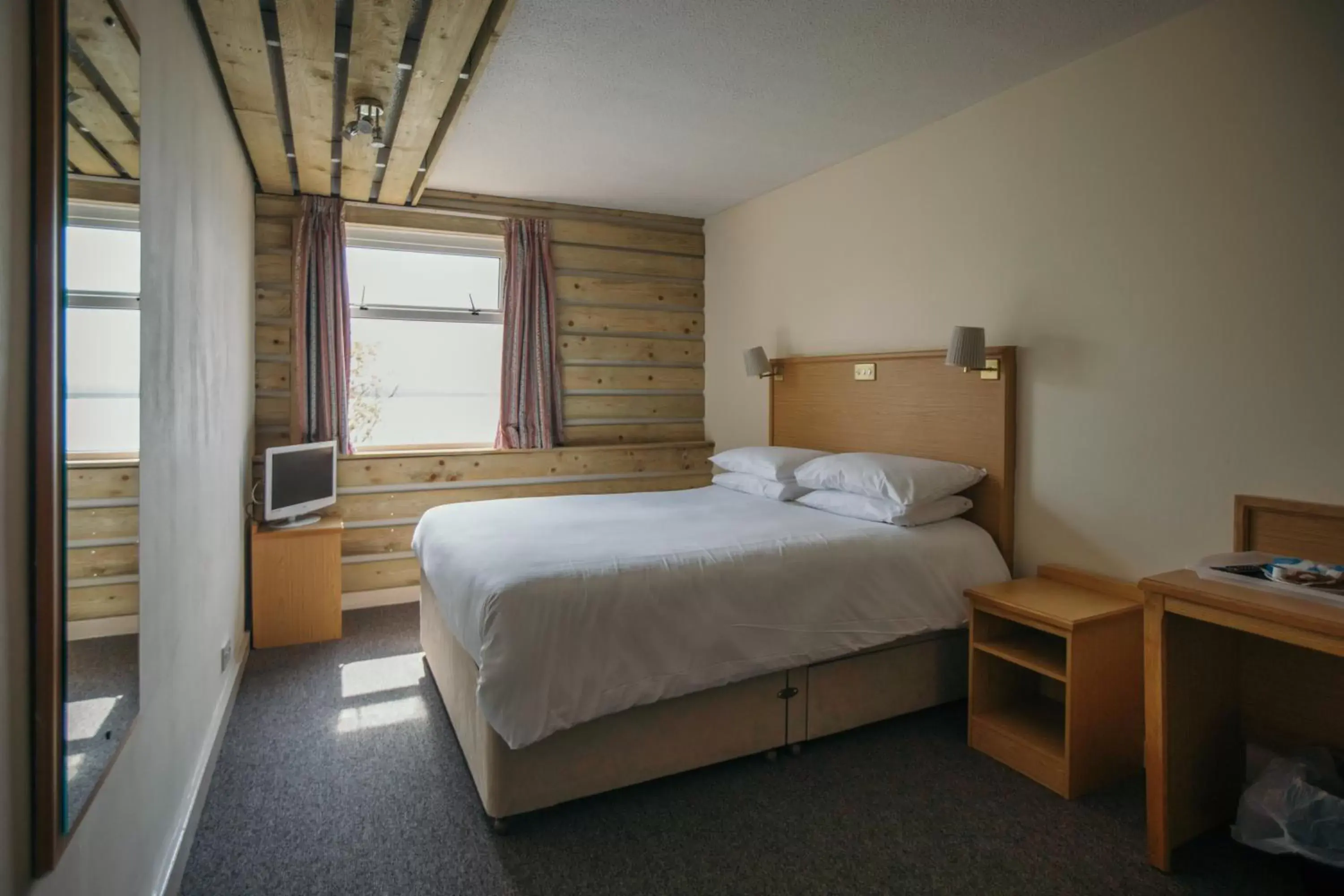 Double Room with River View in Royal Hotel, Bar & Grill Double Room with River View in Royal Hotel, Bar & Grill